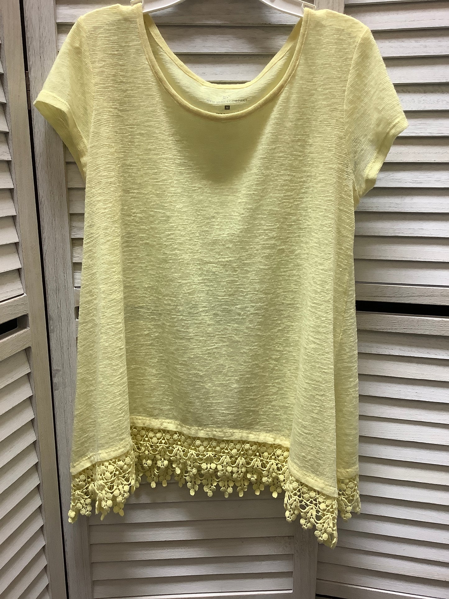 Top Short Sleeve Basic By New York And Co Size: M