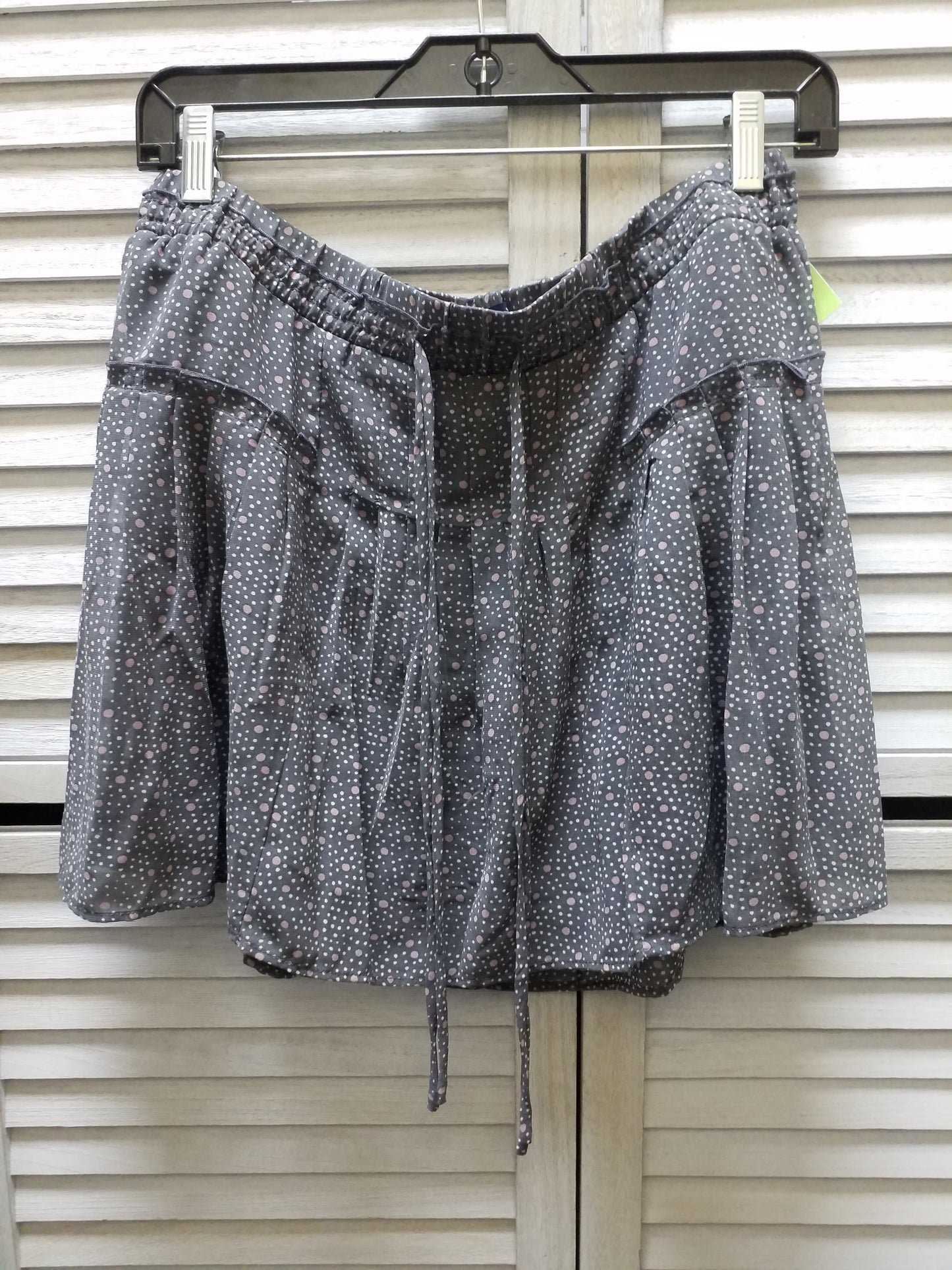 Skirt Mini & Short By American Eagle Size: M