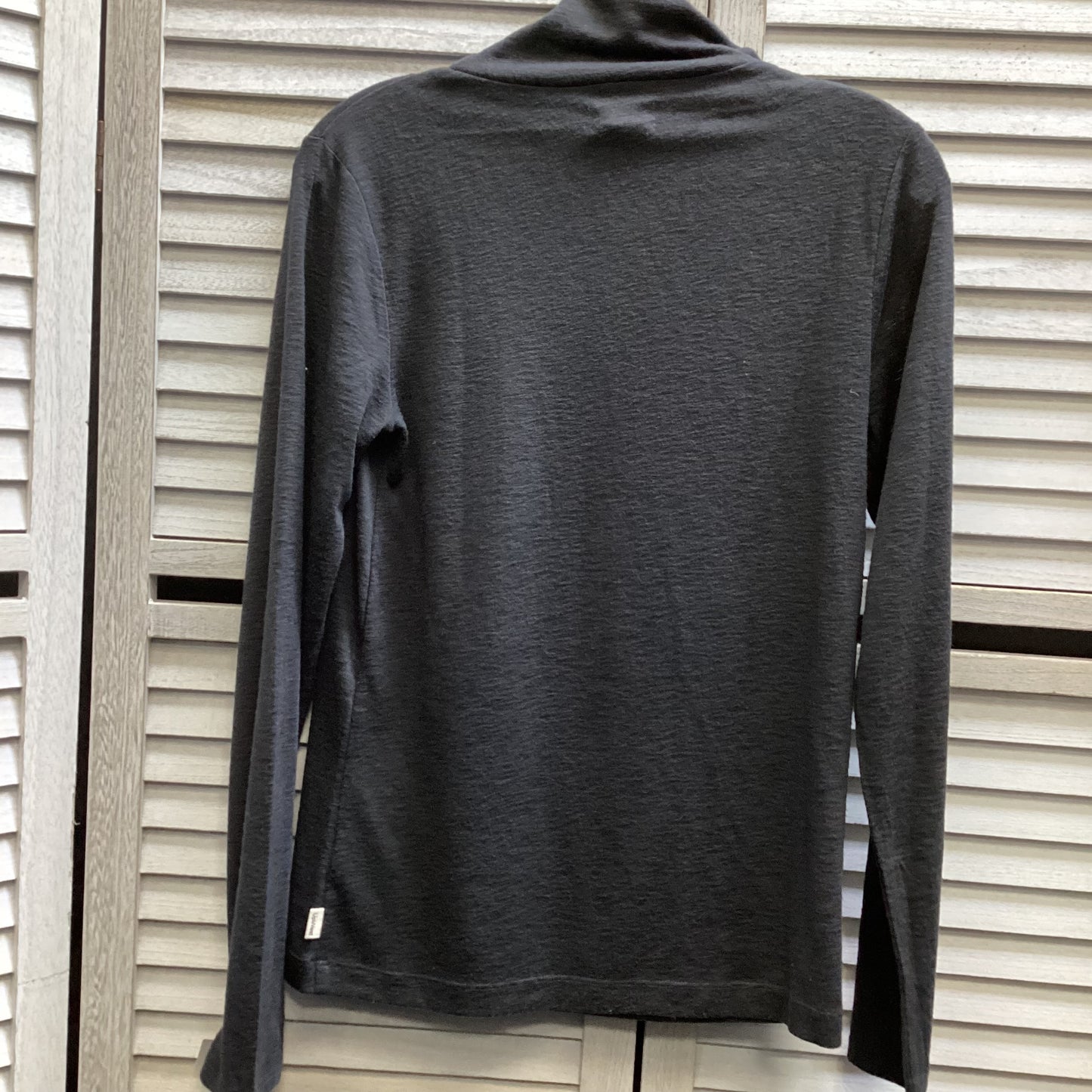 Top Long Sleeve By Clothes Mentor In Grey, Size: Xs