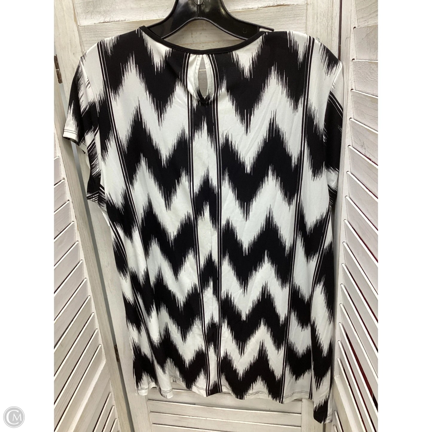 Top Short Sleeve By Chicos In Black & White, Size: M