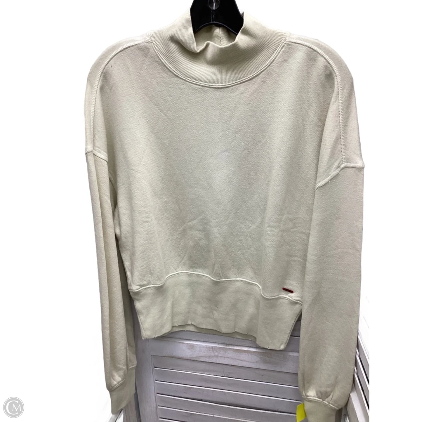 Sweatshirt Crewneck By Clothes Mentor In Ivory, Size: M