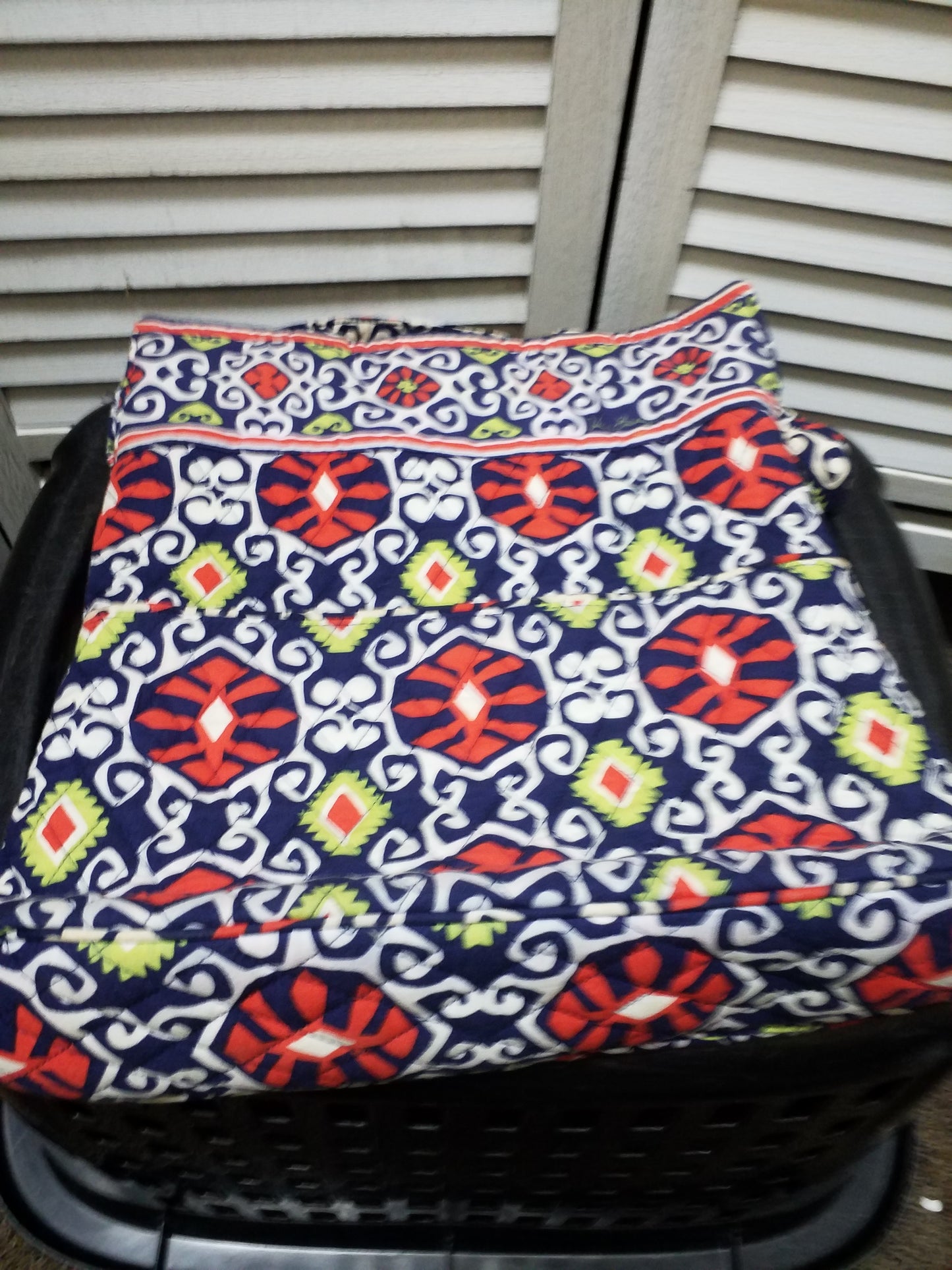 Handbag By Vera Bradley Size: Medium