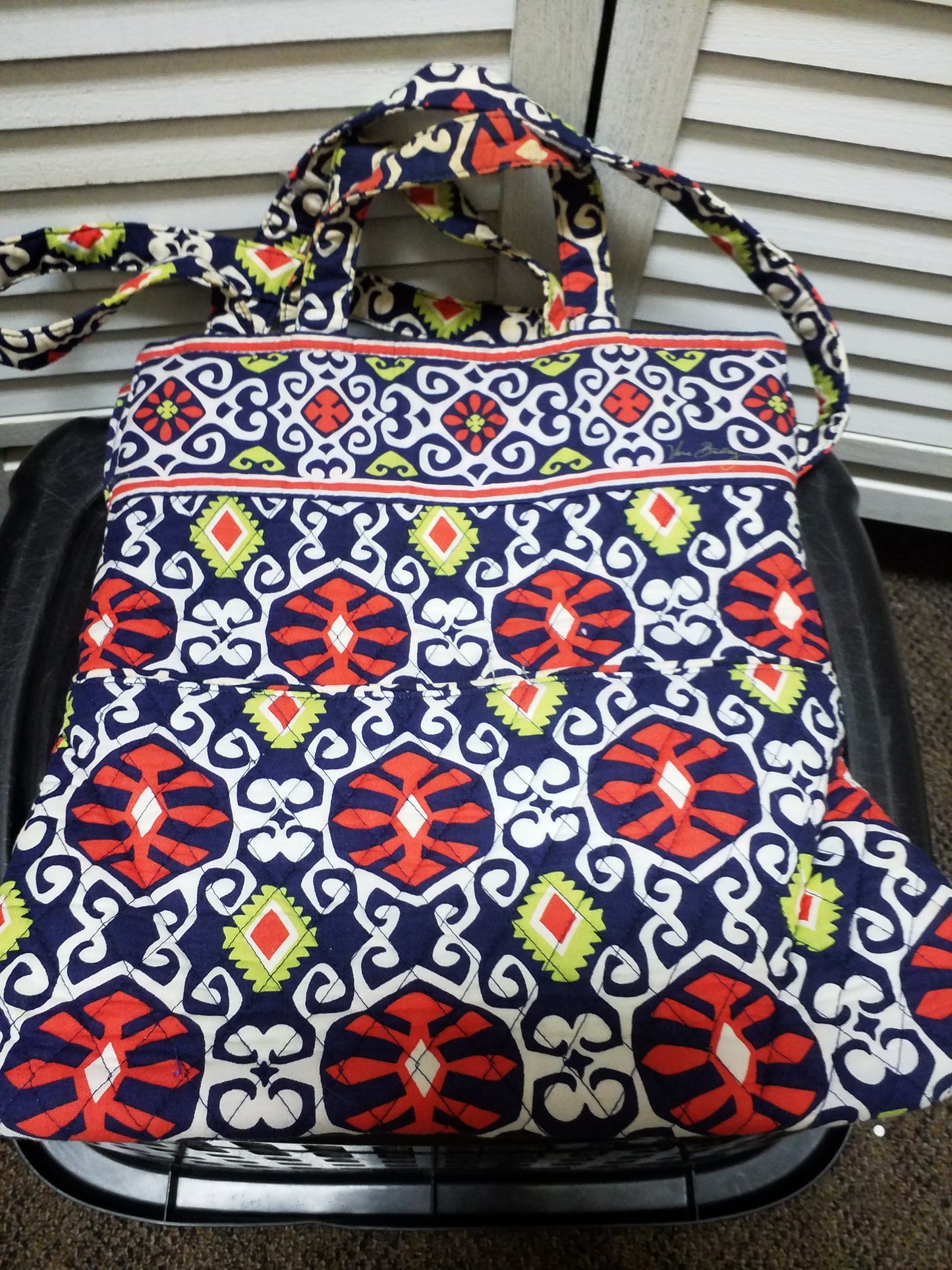 Handbag By Vera Bradley Size: Medium