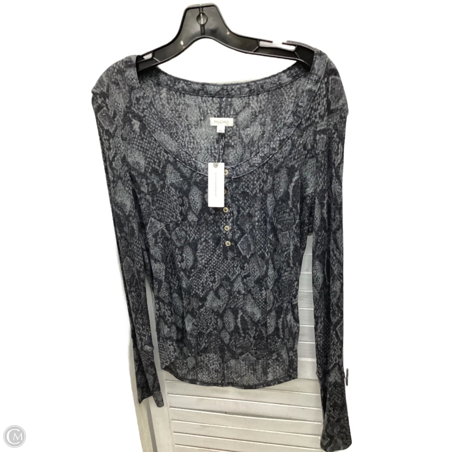 Top Long Sleeve By Pilcro In Grey, Size: L