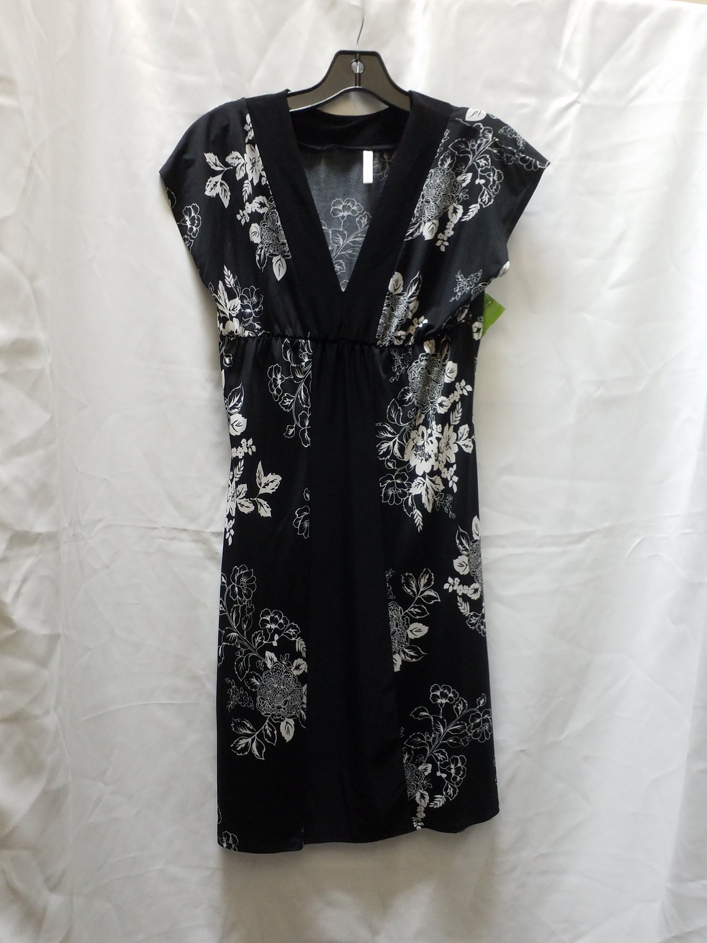 Dress Casual Midi By Clothes Mentor Size: M