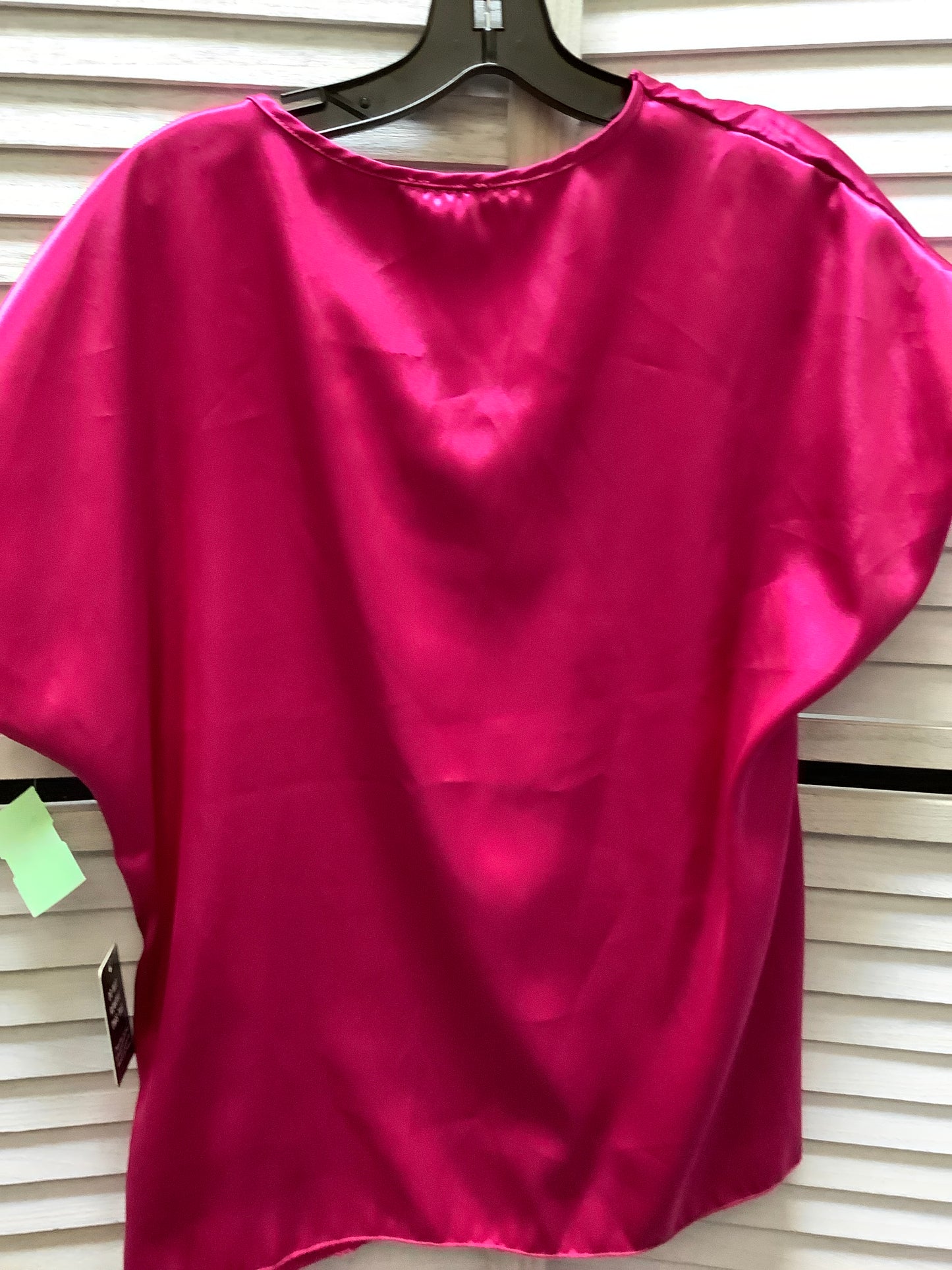 Top Short Sleeve By Express Size: L