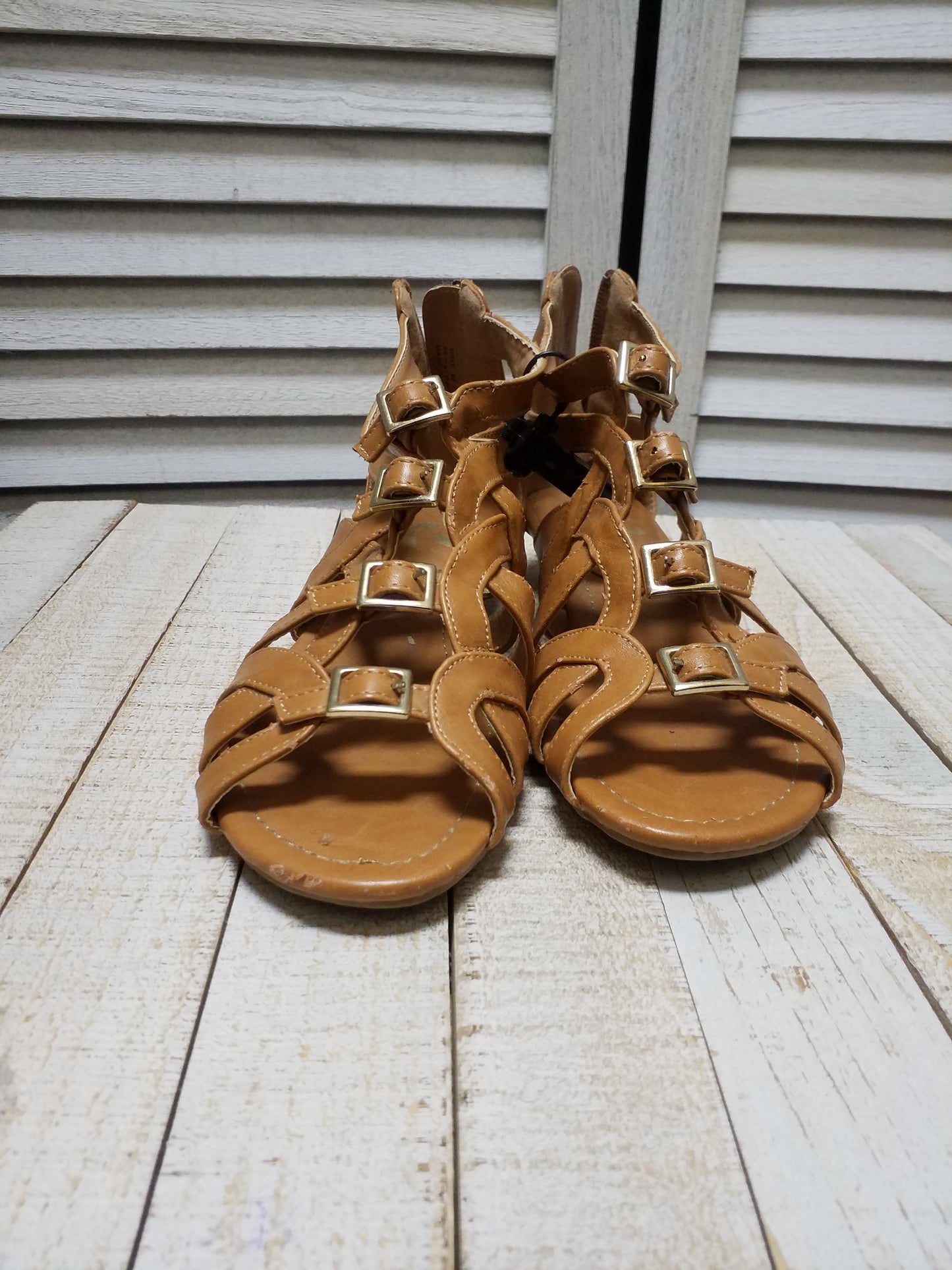 Sandals Flats By Report Size: 6.5