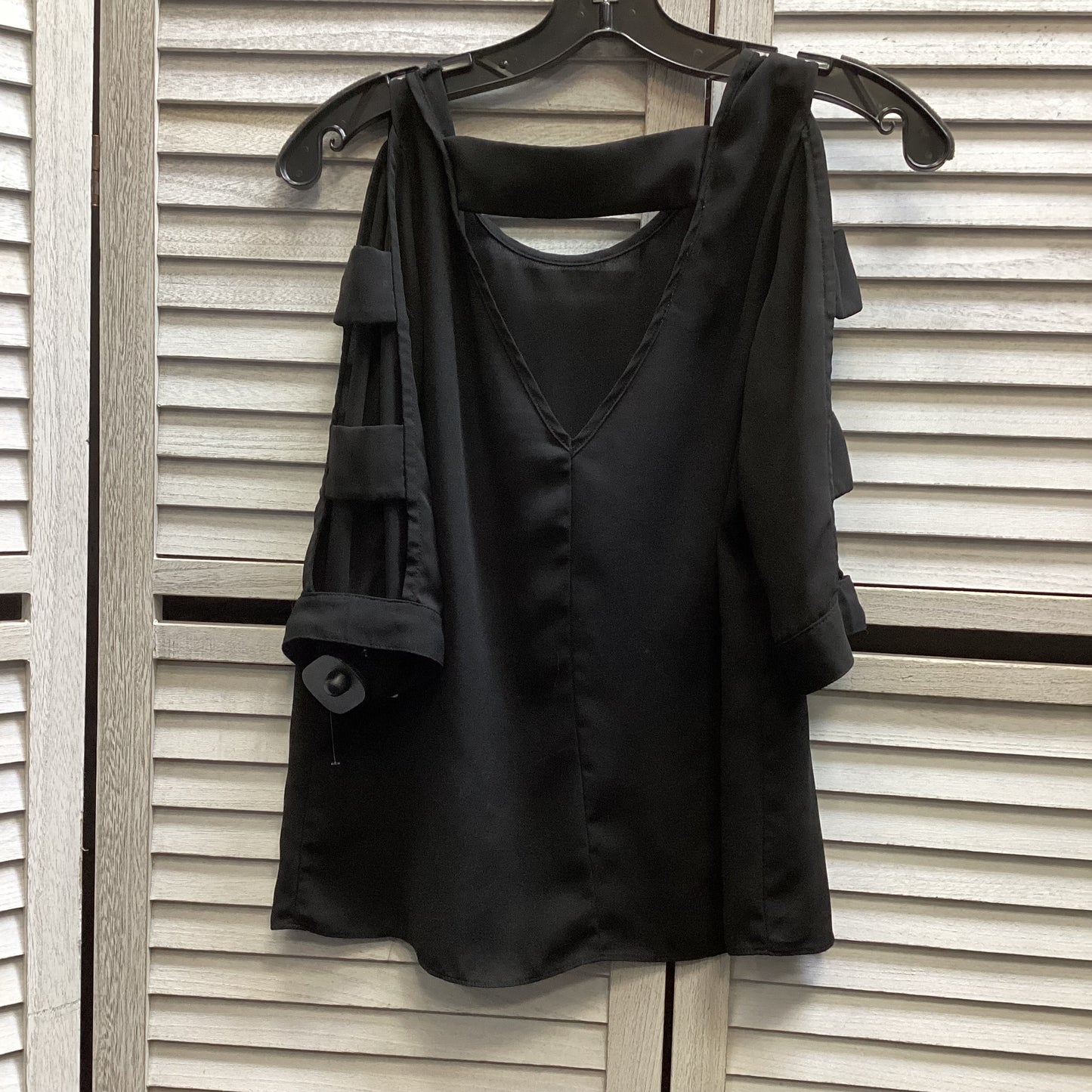 Top 3/4 Sleeve By Iz Byer In Black, Size: Xs