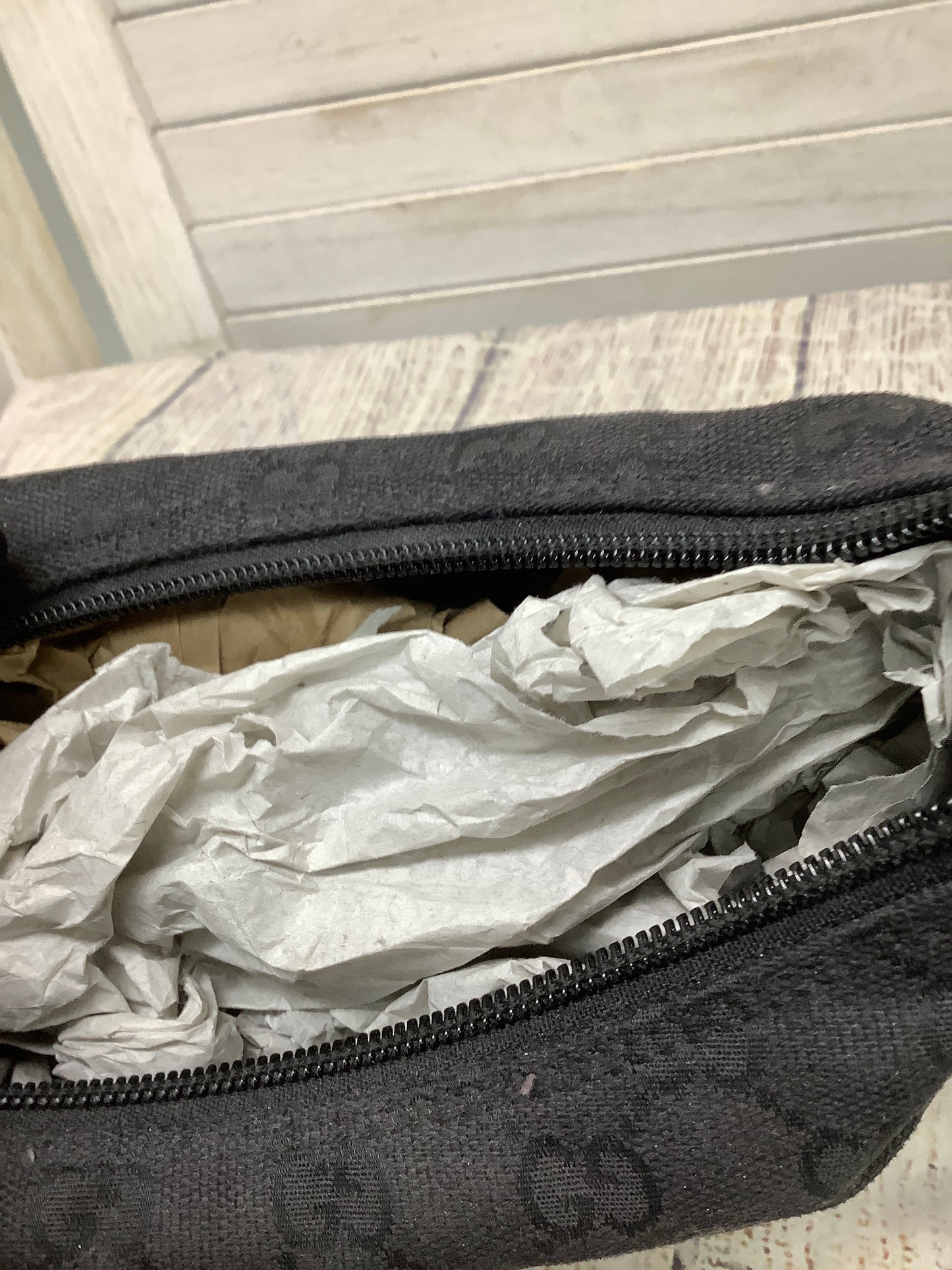 Handbag Luxury Designer By Gucci Size: Small