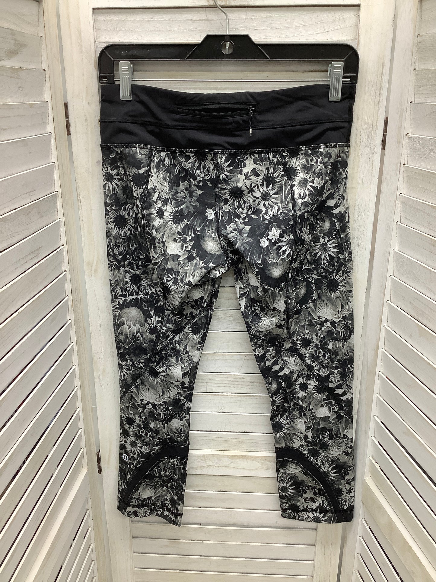 Athletic Leggings Capris By Lululemon Size: 6