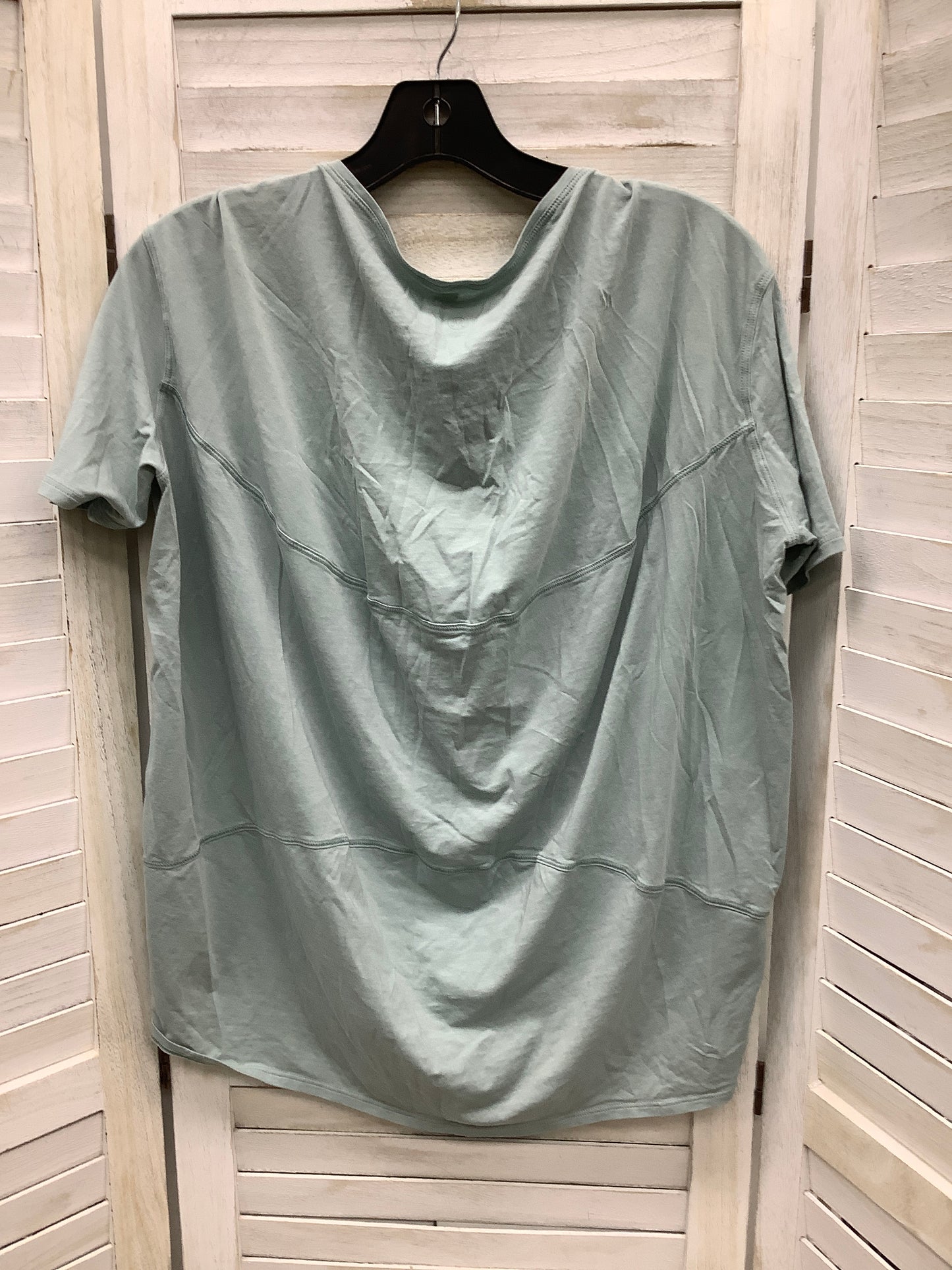 Athletic Top Short Sleeve By Lululemon Size: 6
