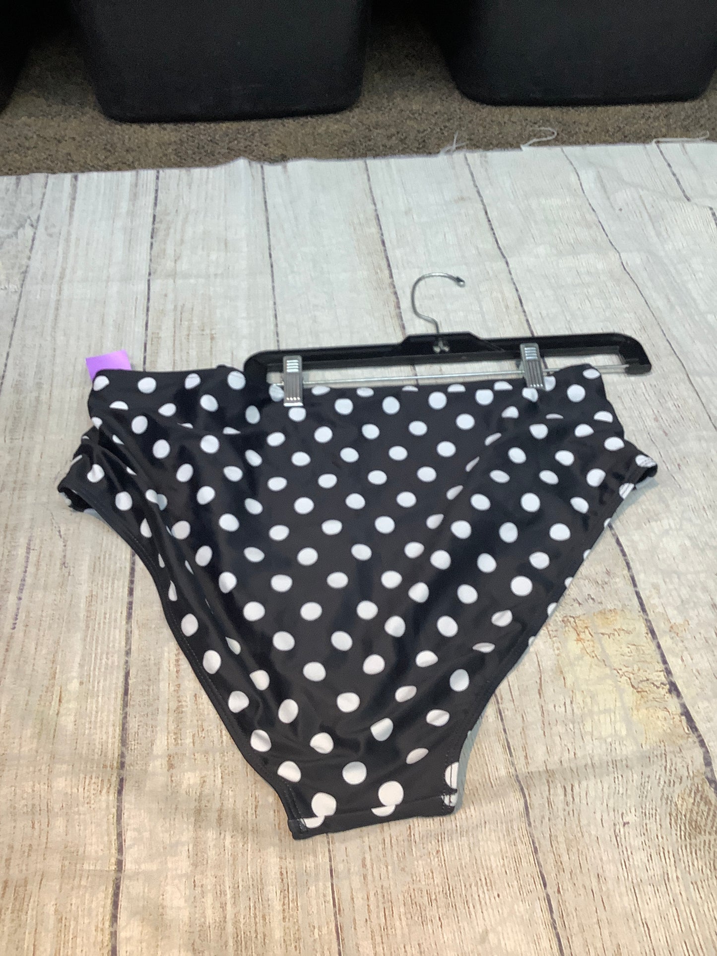 Swimsuit Bottom By Clothes Mentor Size: 2x