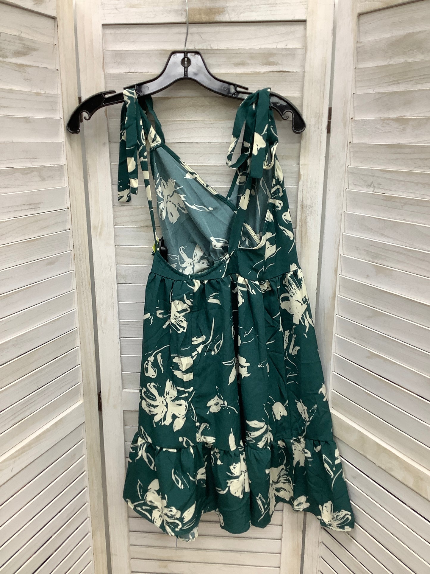 Dress Casual Short By Cupshe Size: L