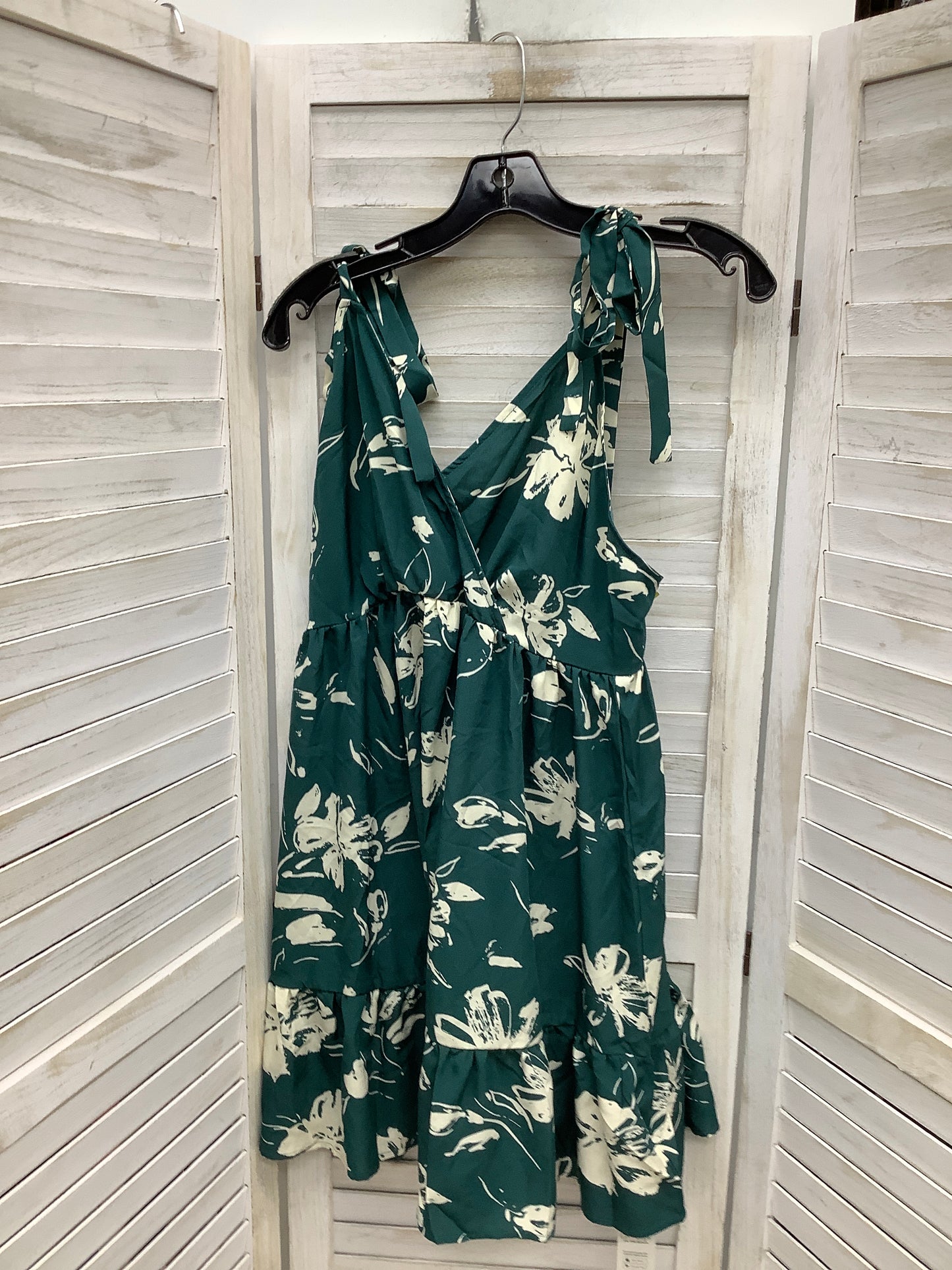 Dress Casual Short By Cupshe Size: L