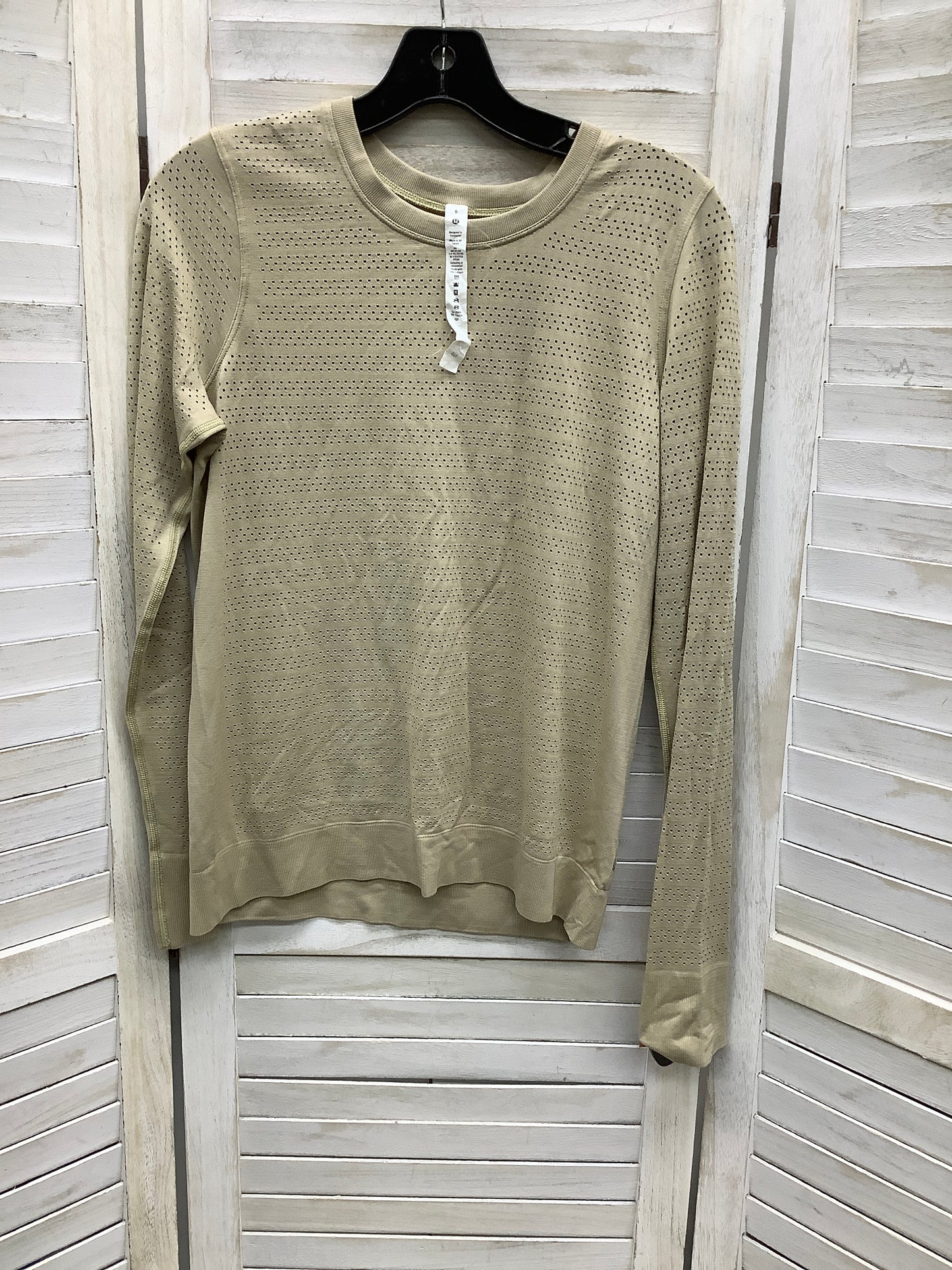 Athletic Top Long Sleeve Crewneck By Lululemon Size: 8
