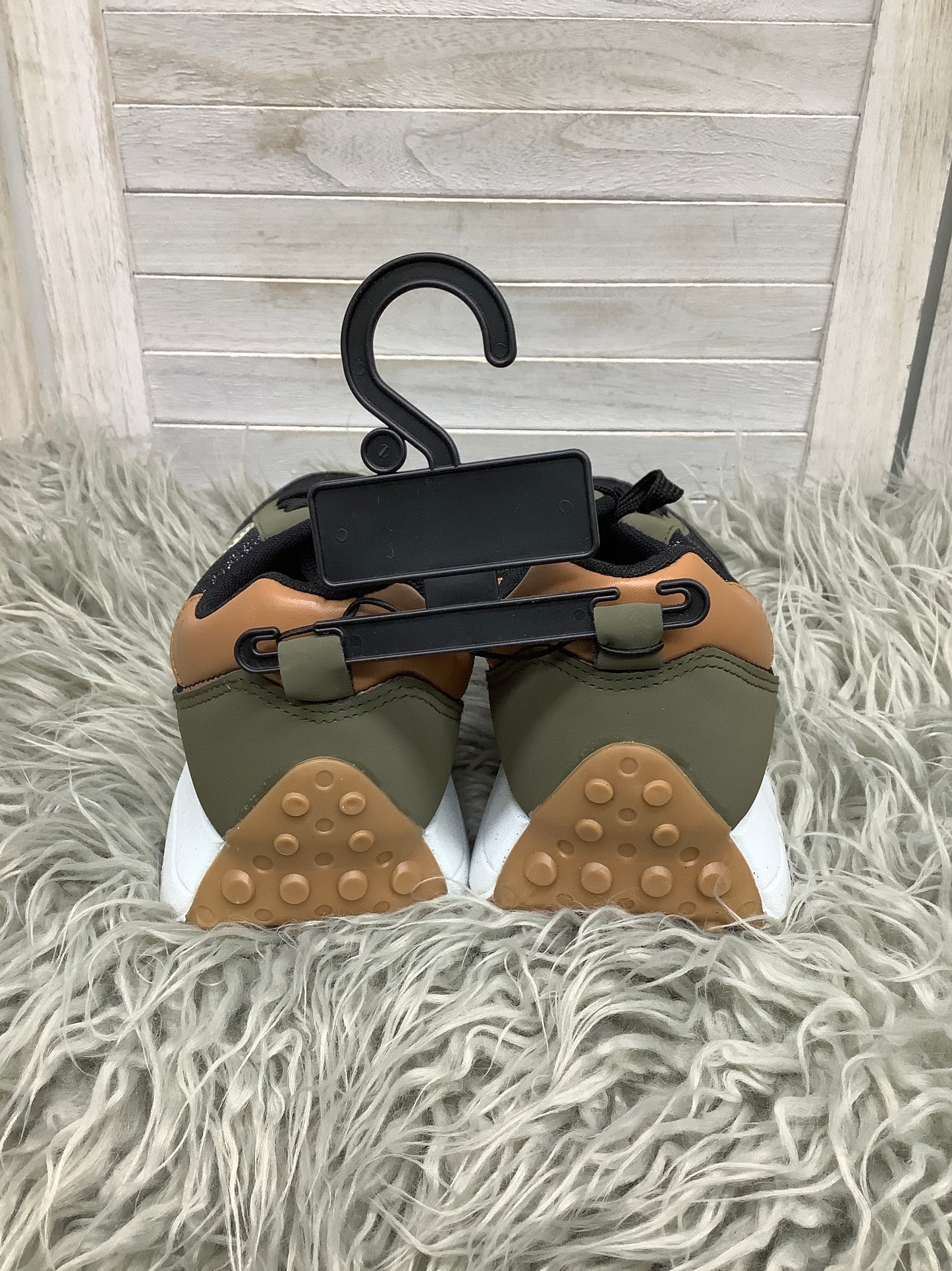 Shoes Sneakers By Rouge Size: 11