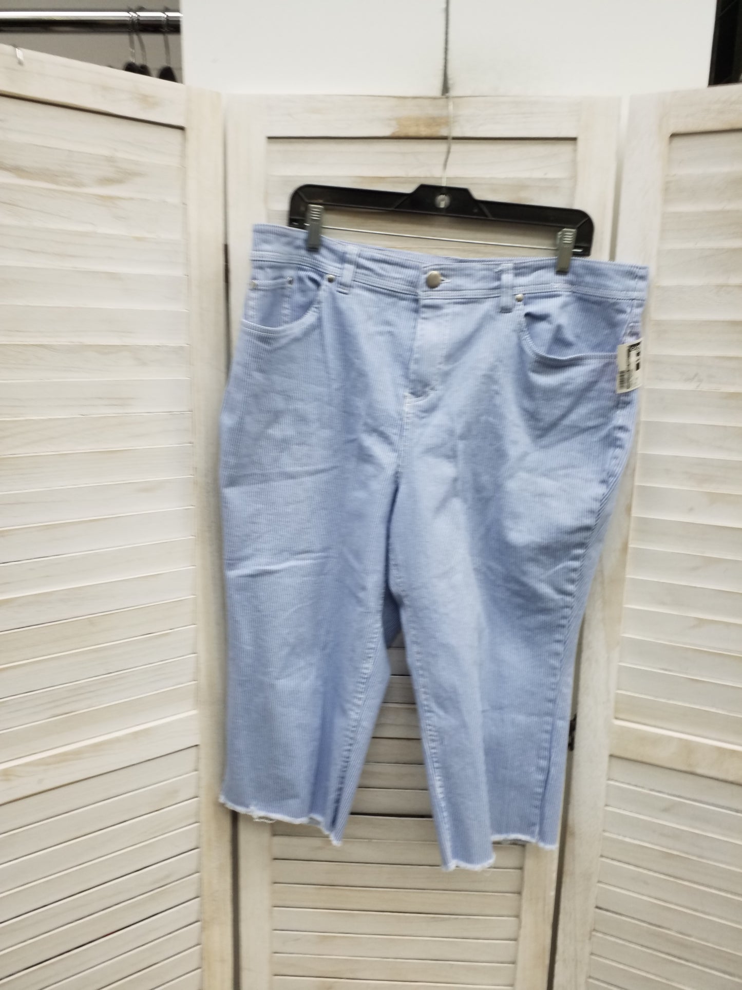Pants Cropped By Christopher And Banks Size: 16