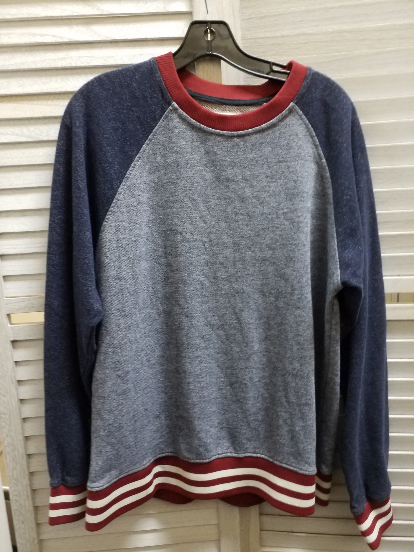 Sweatshirt Crewneck By Clothes Mentor Size: L