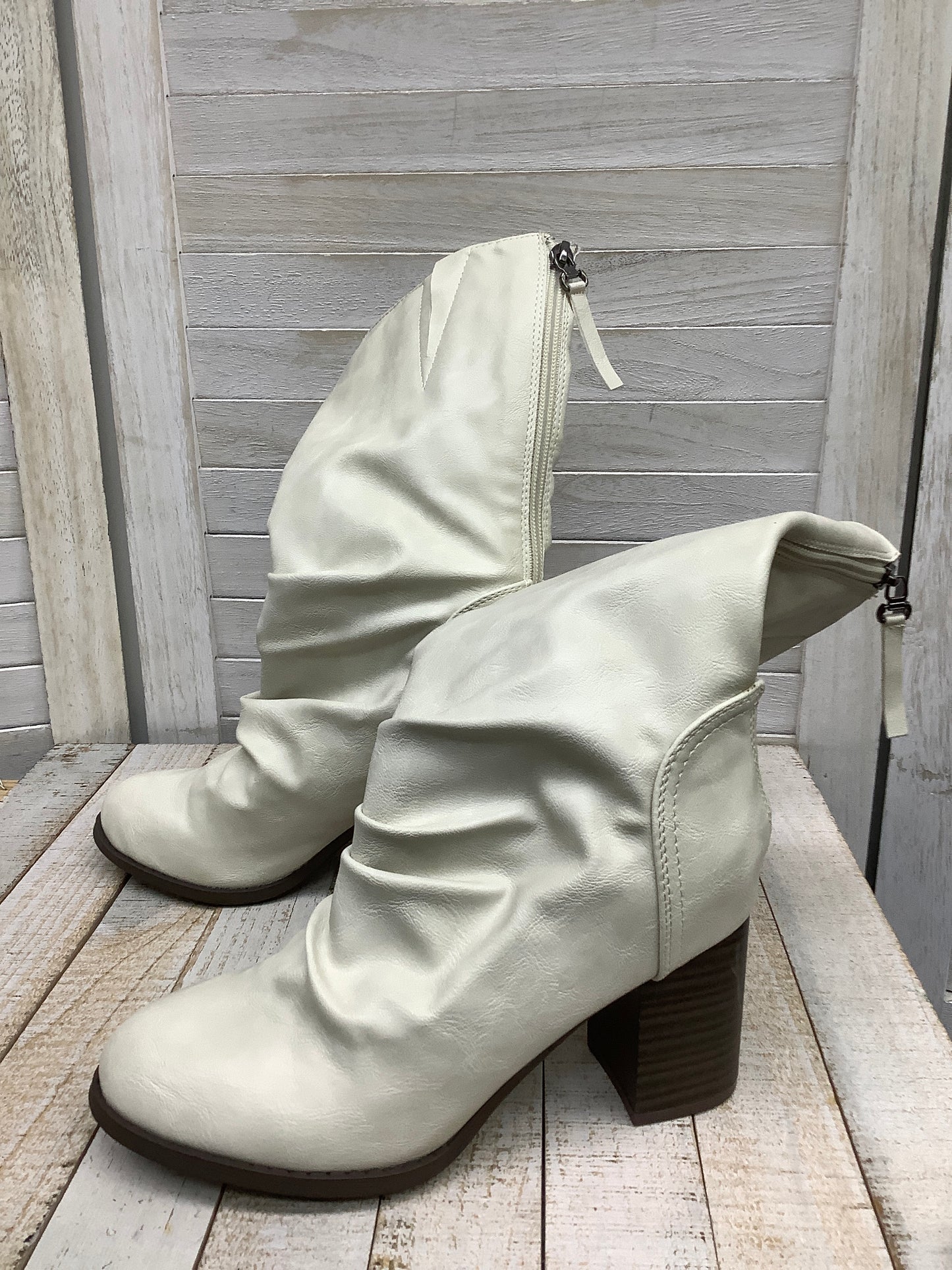 Boots Mid-calf Flats By Clothes Mentor Size: 5.5