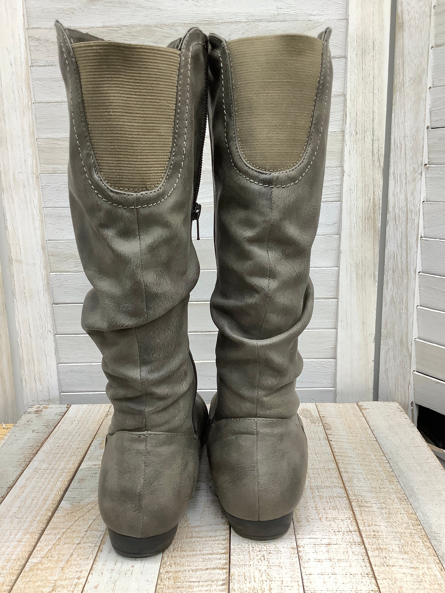 Boots Knee Flats By Clothes Mentor Size: 8.5