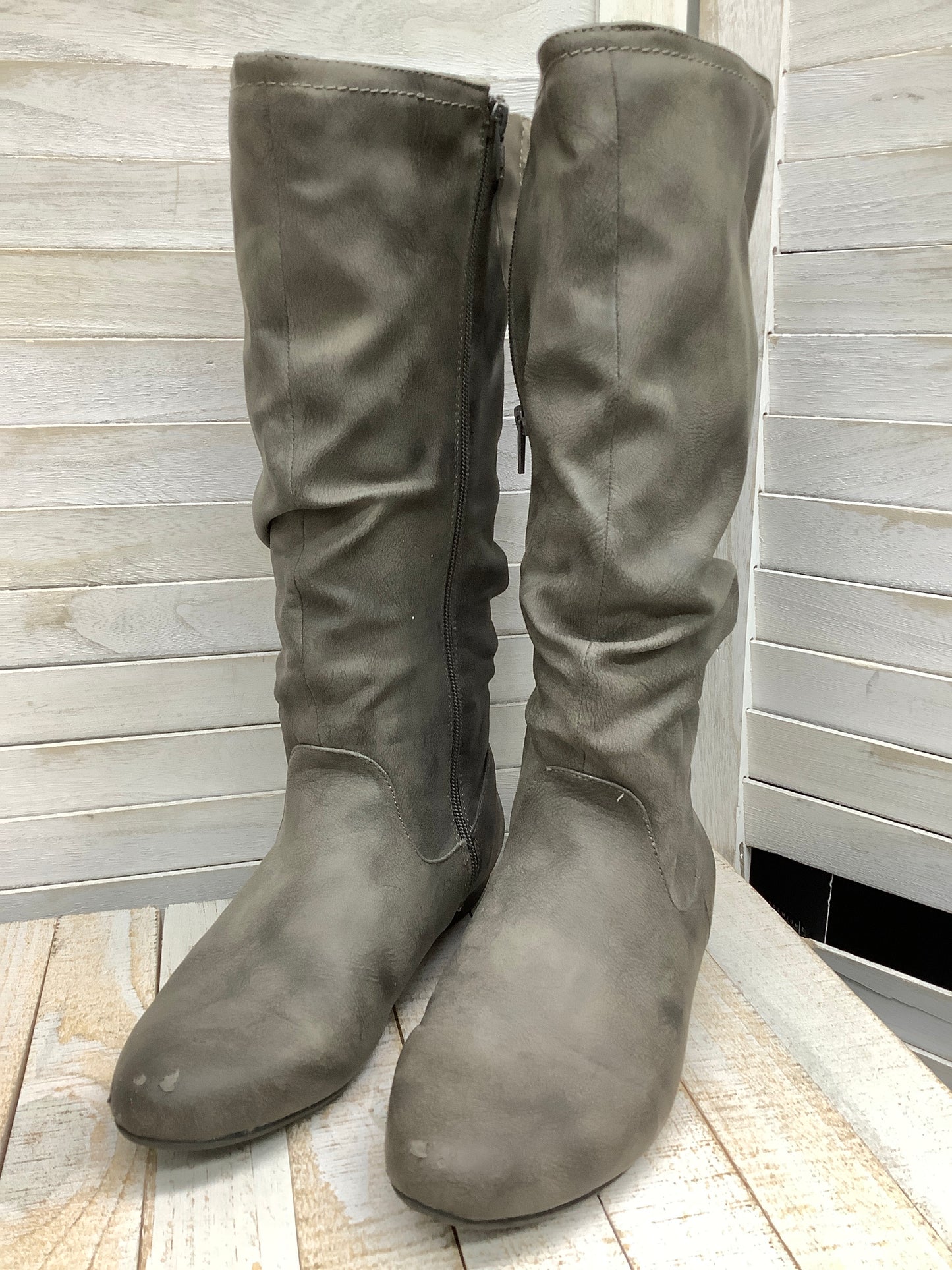 Boots Knee Flats By Clothes Mentor Size: 8.5