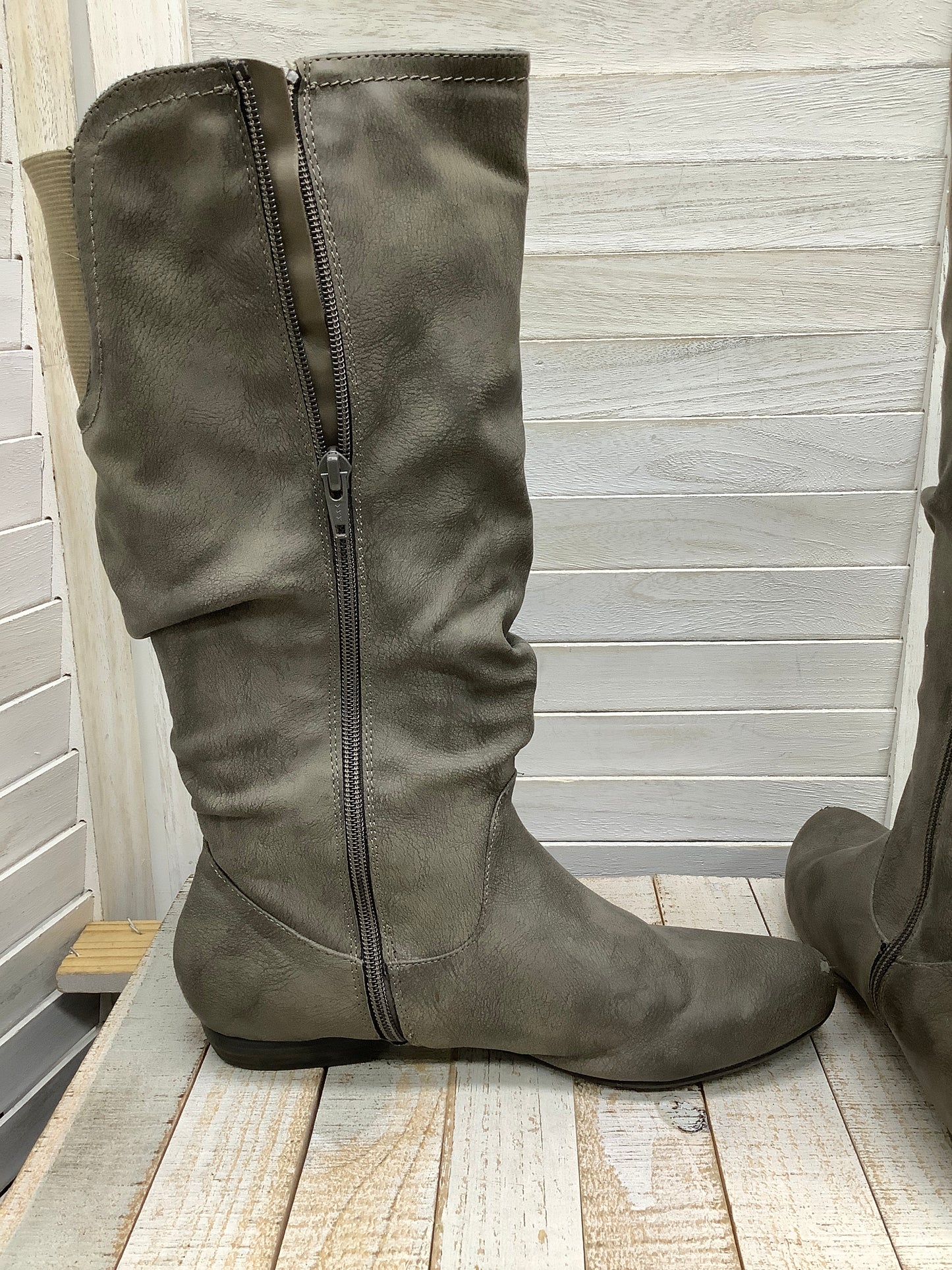 Boots Knee Flats By Clothes Mentor Size: 8.5