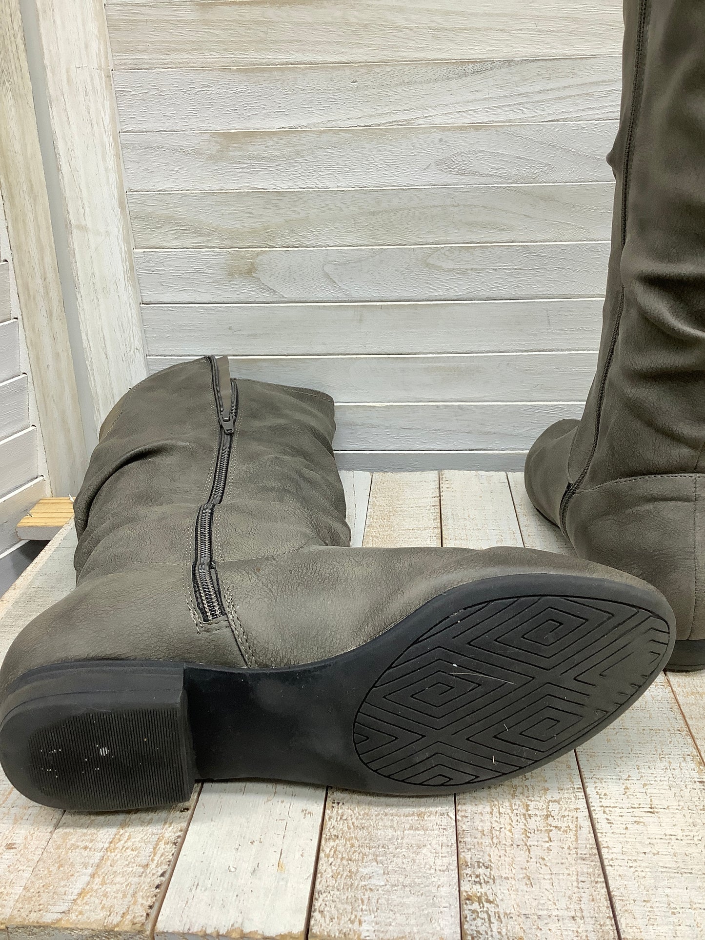 Boots Knee Flats By Clothes Mentor Size: 8.5