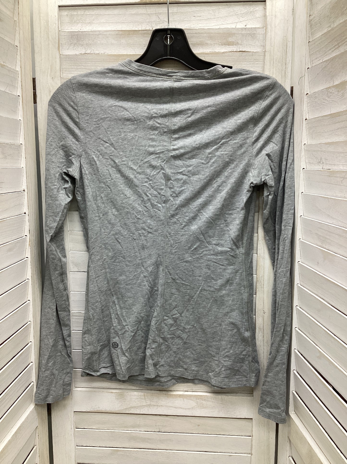 Athletic Top Long Sleeve Crewneck By Lululemon In Grey, Size: 4