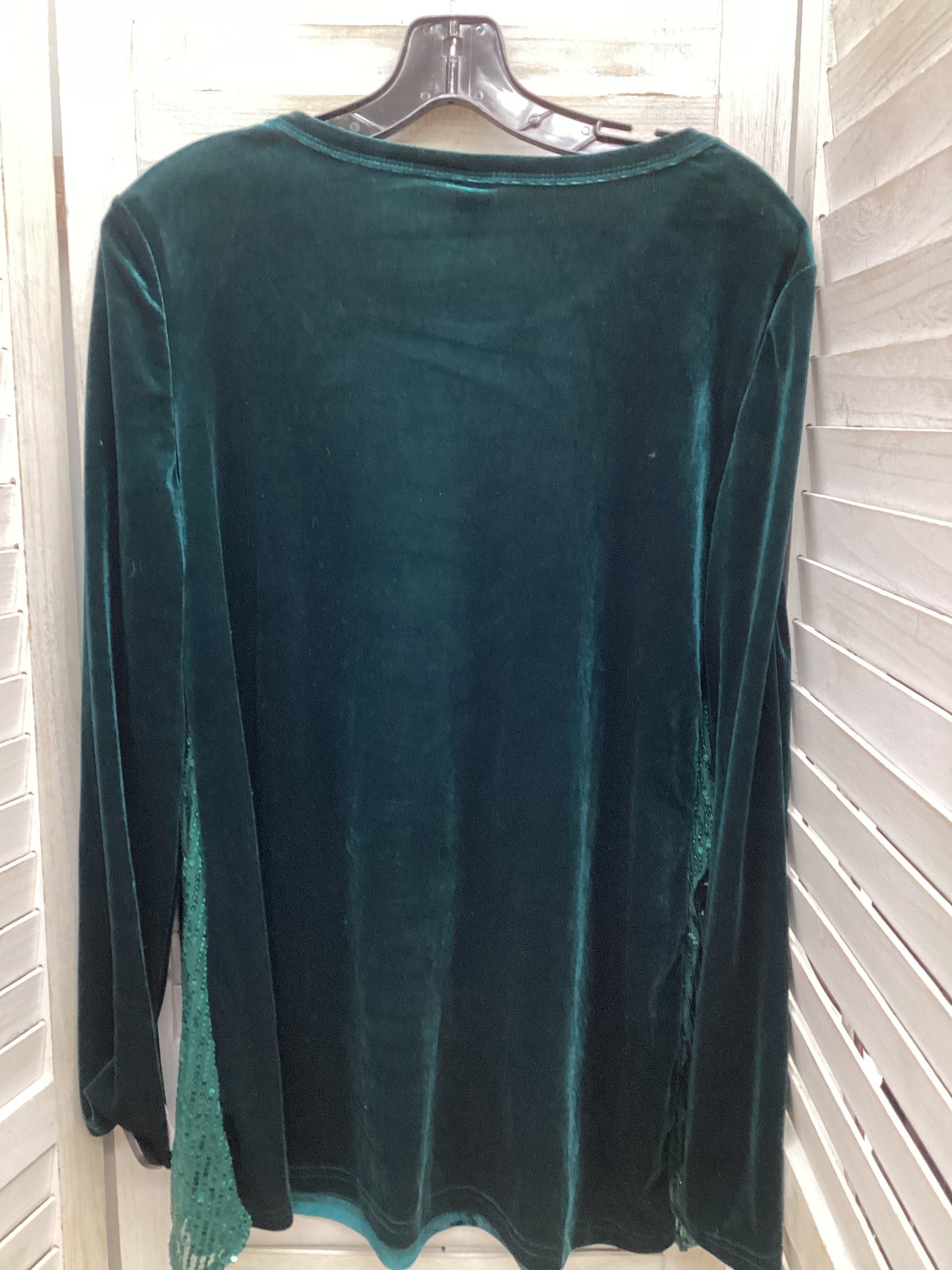 Top Long Sleeve By Clothes Mentor In Green, Size: L