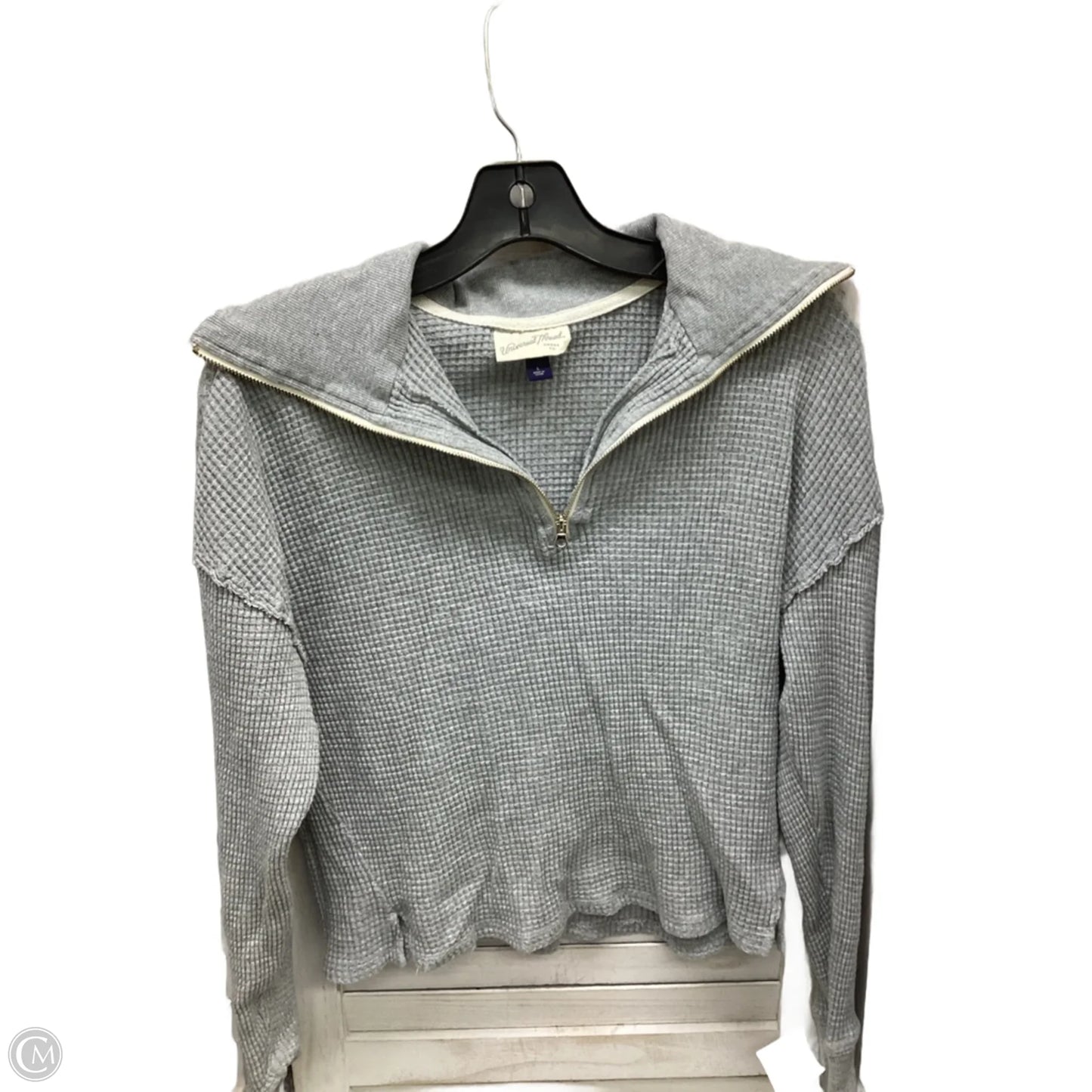 Top Long Sleeve By Universal Thread In Grey, Size: L