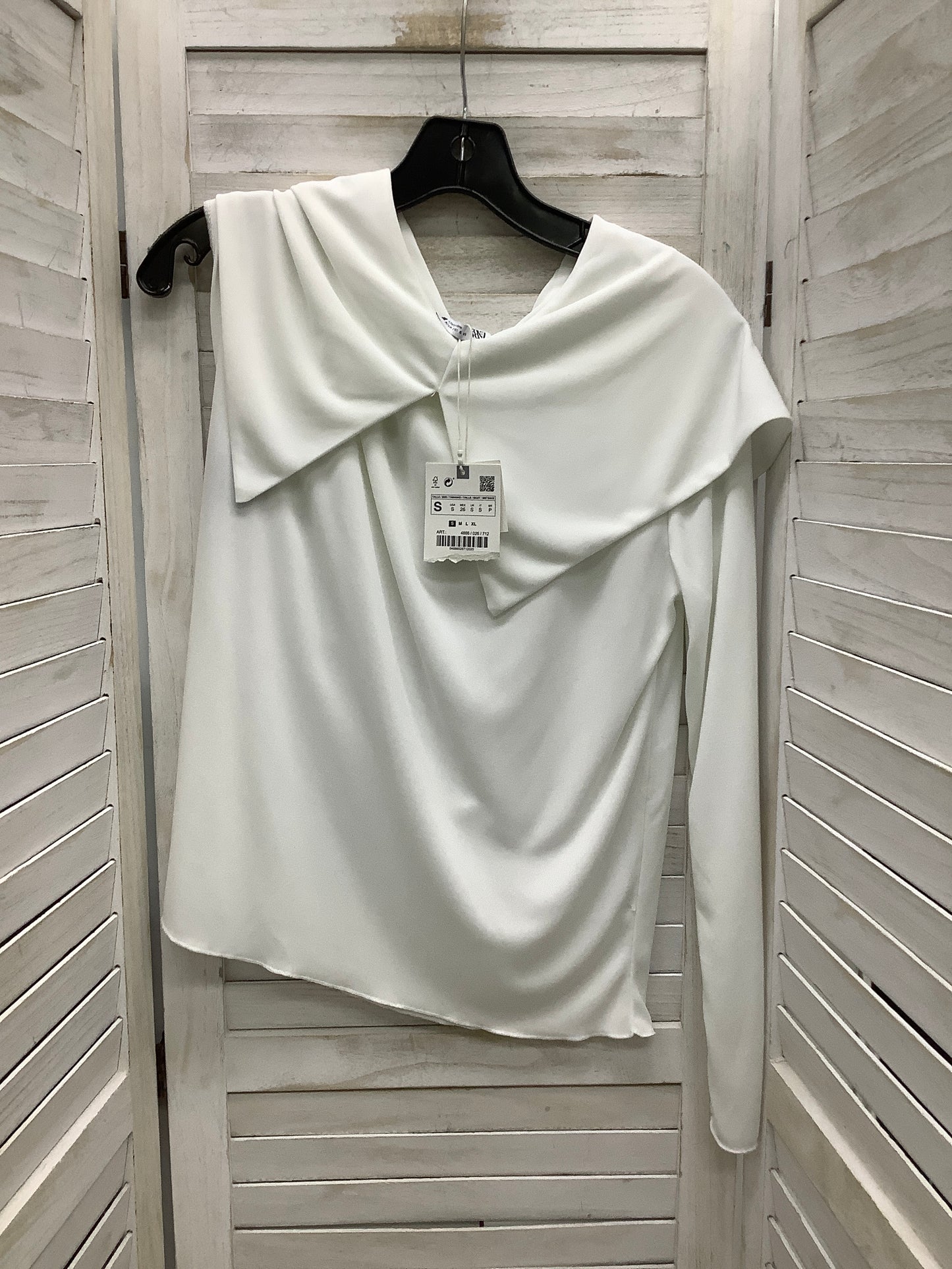 Top Long Sleeve By Zara In White, Size: S