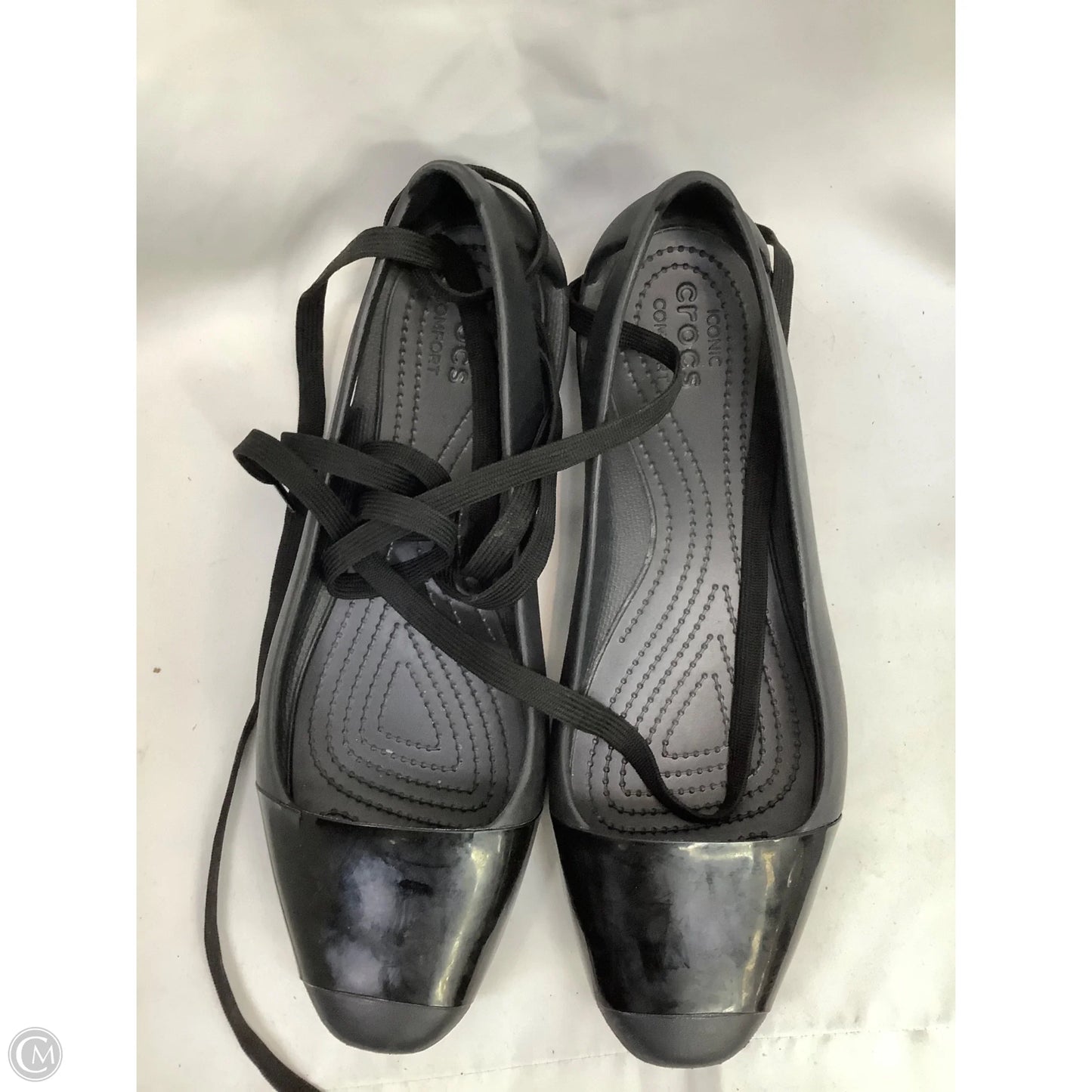 Shoes Flats By Crocs In Black, Size: 11