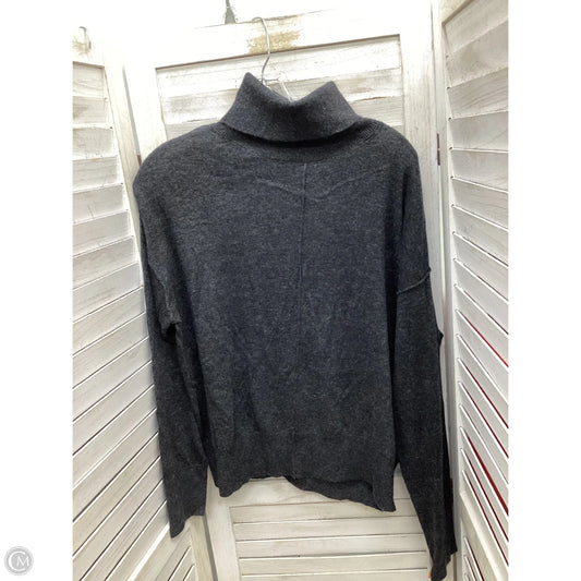 Top Long Sleeve By Clothes Mentor In Grey, Size: M