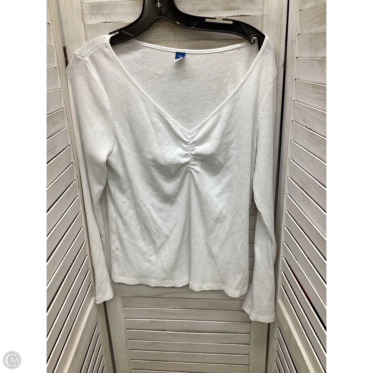 Top Long Sleeve By Old Navy In White, Size: Xl