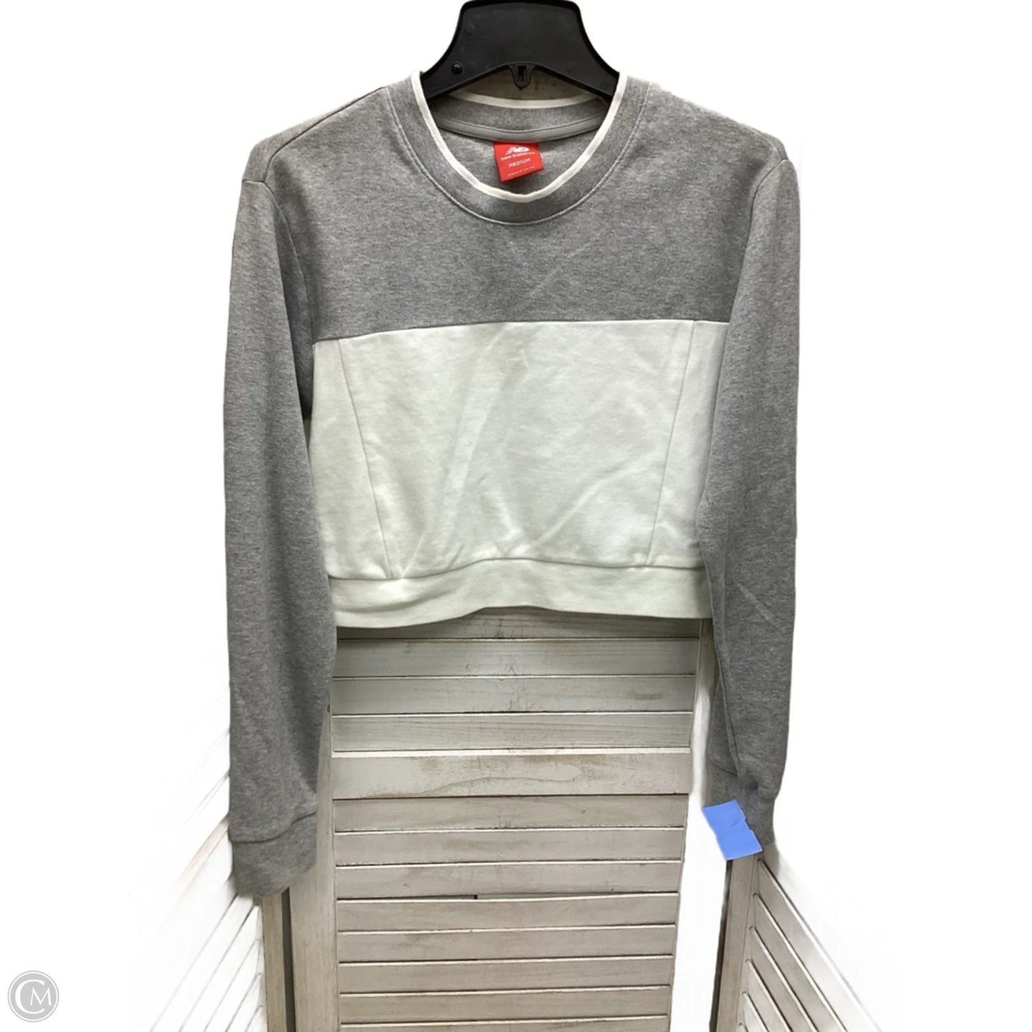 Top Long Sleeve By New Balance In Grey & White, Size: M