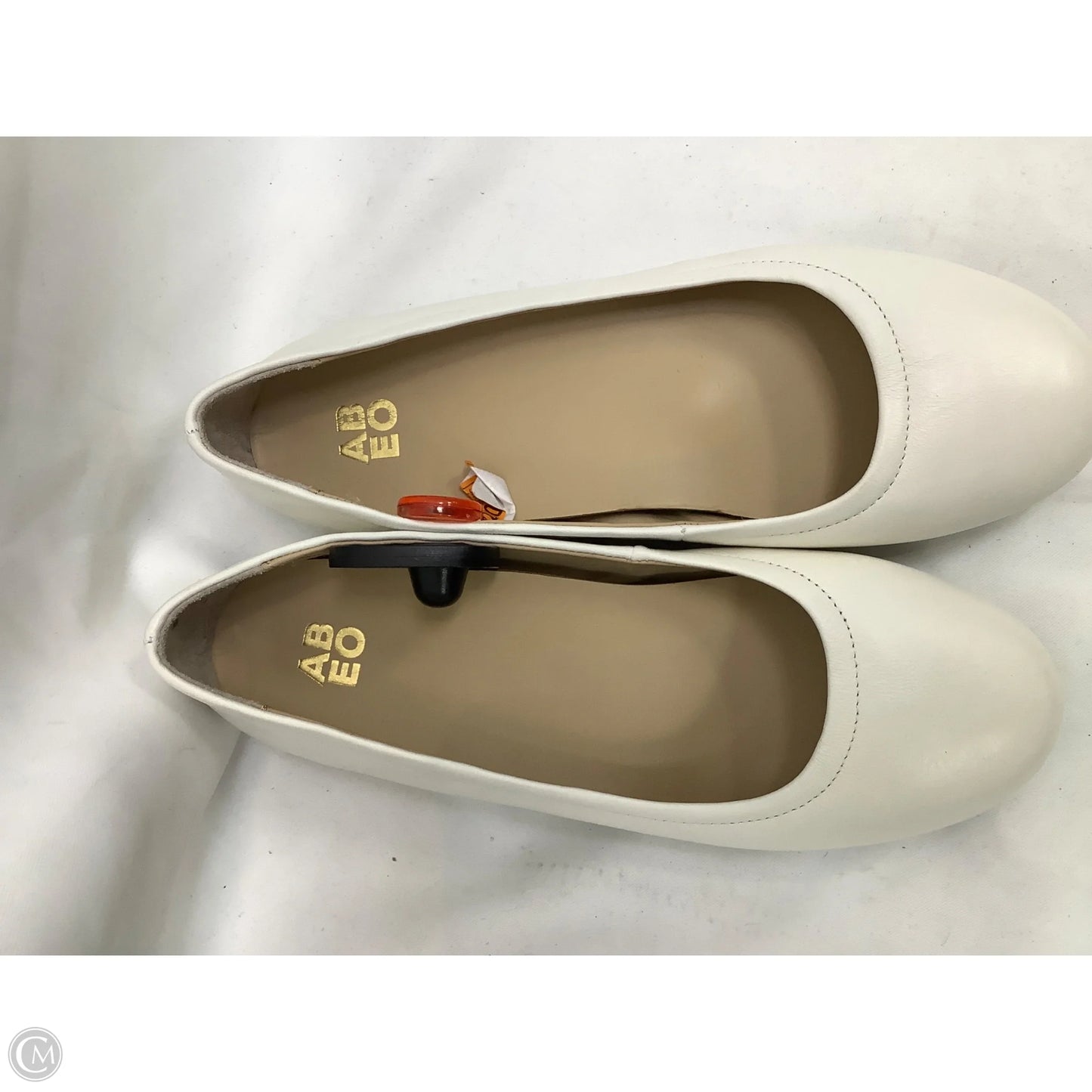 Shoes Flats By Abeo In Ivory, Size: 7.5