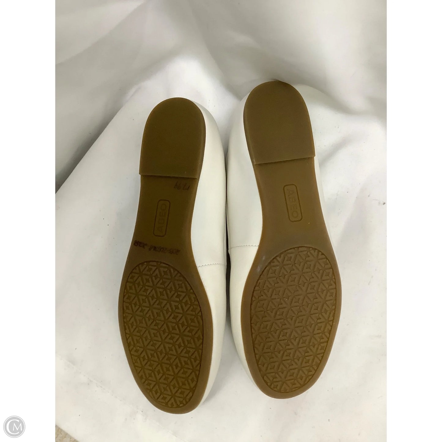 Shoes Flats By Abeo In Ivory, Size: 7.5