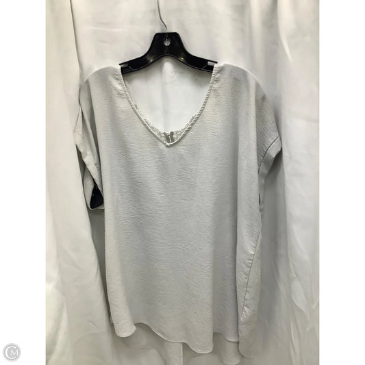 Top Short Sleeve By She + Sky In Grey, Size: Xl