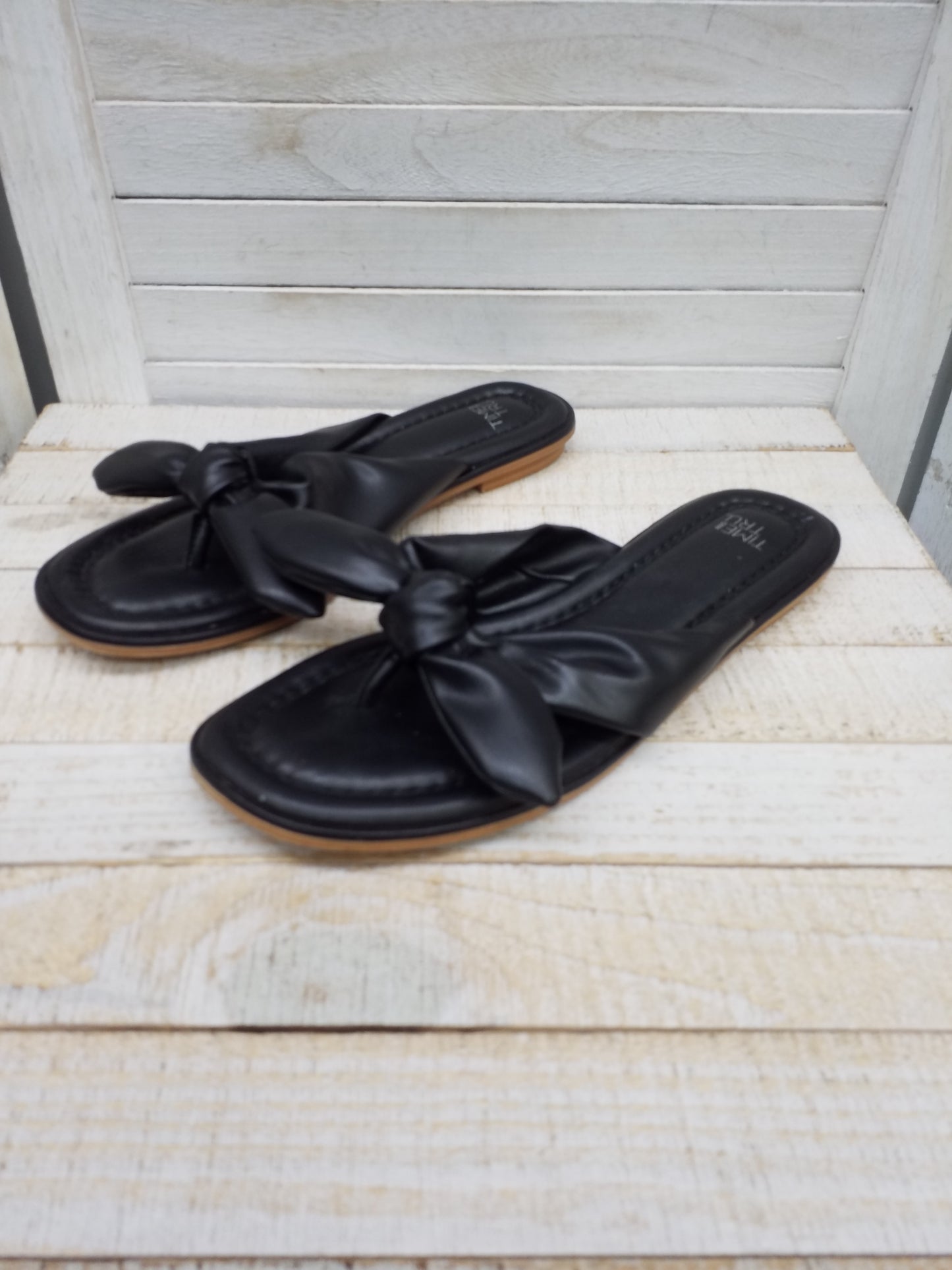 Sandals Flats By Time And Tru  Size: 8