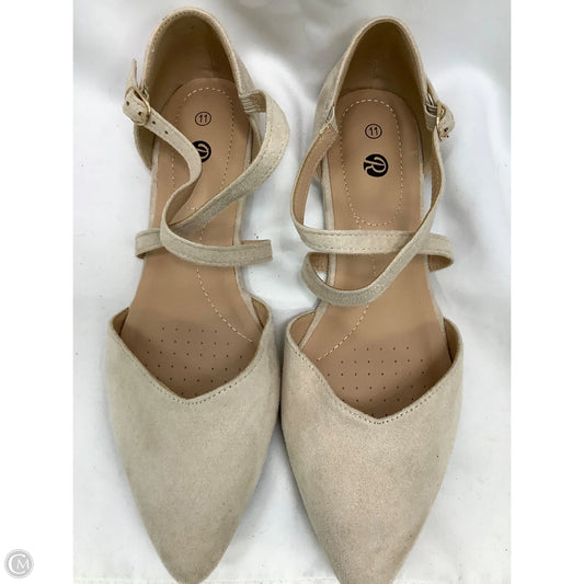 Shoes Flats By Clothes Mentor In Beige, Size: 11
