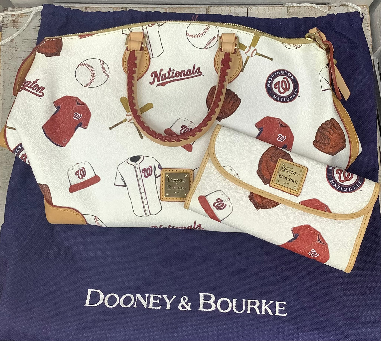 Handbag Designer Dooney And Bourke, Size Large