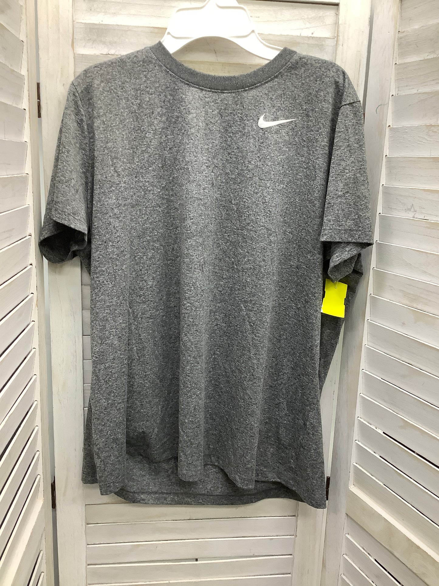 Athletic Top Short Sleeve By Nike  Size: Xl