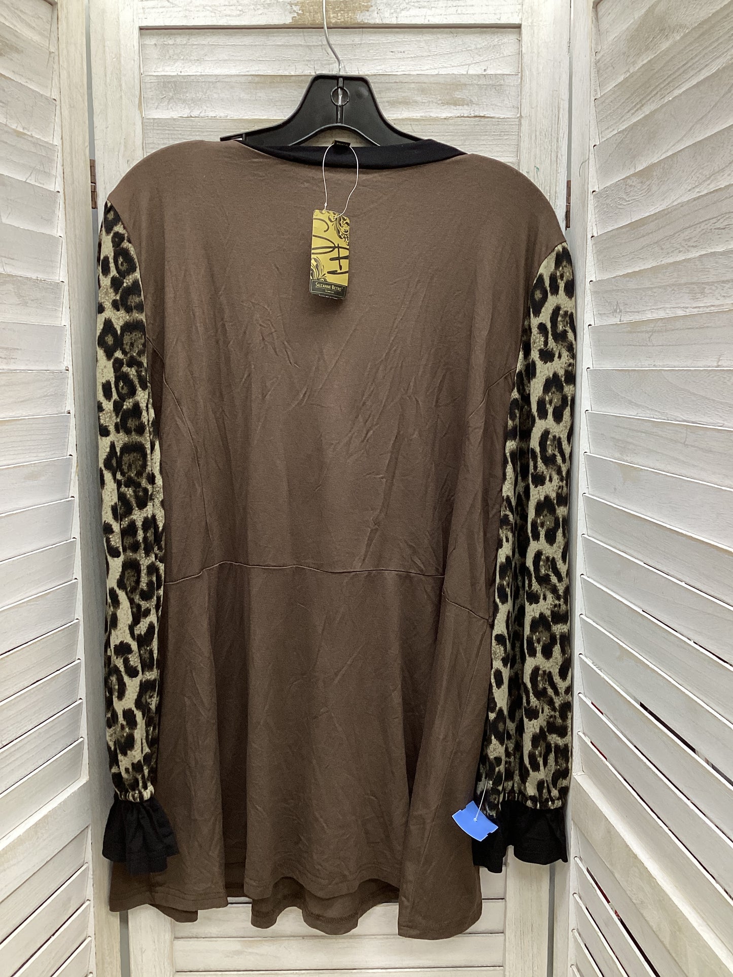 Top Long Sleeve By Suzanne Betro In Animal Print, Size: 1x