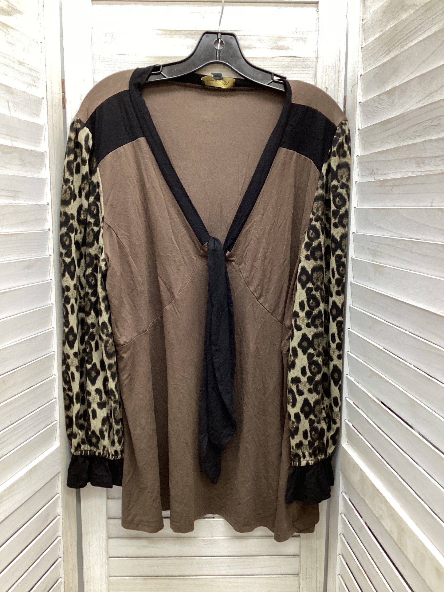 Top Long Sleeve By Suzanne Betro In Animal Print, Size: 1x