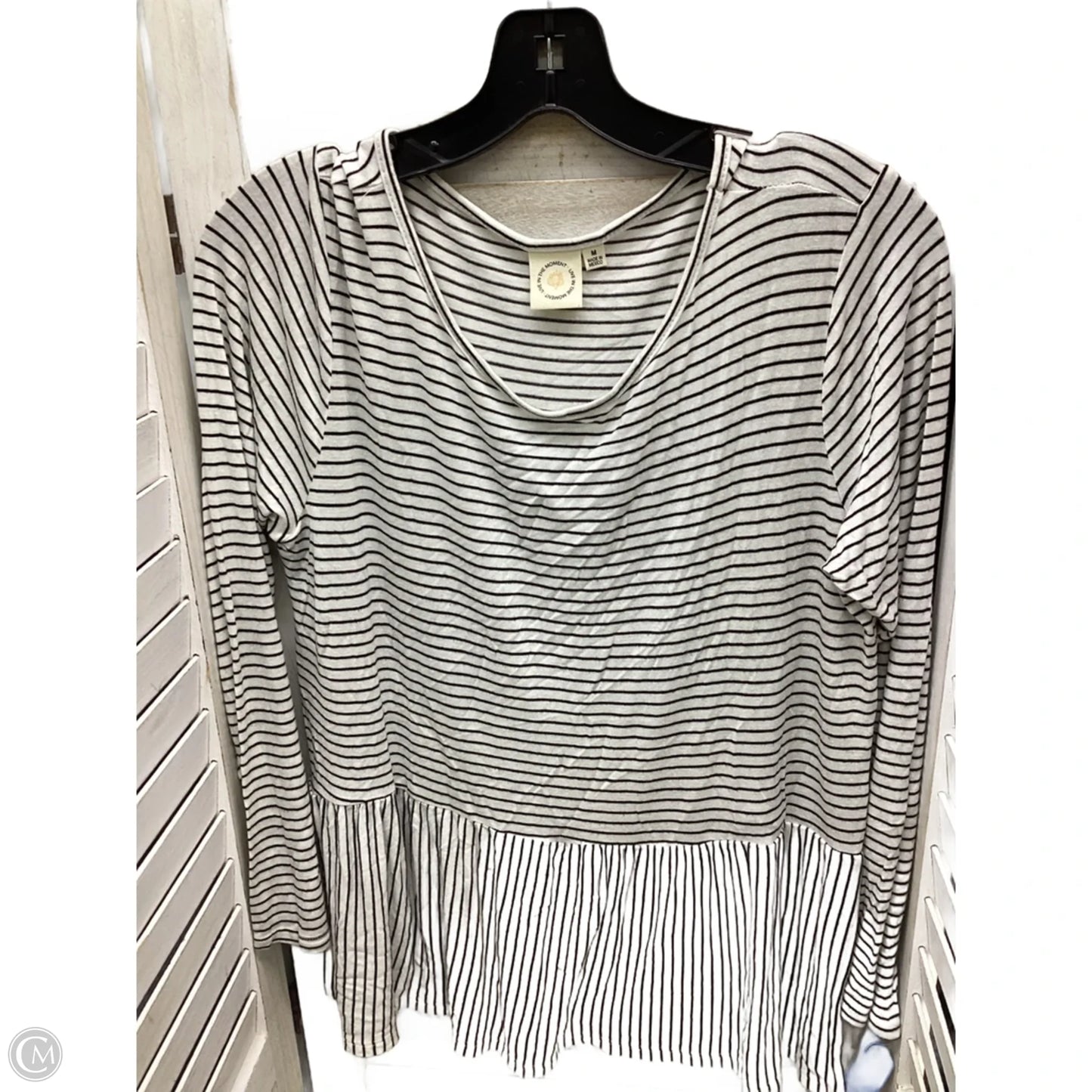 Top Long Sleeve By Clothes Mentor In Striped Pattern, Size: M