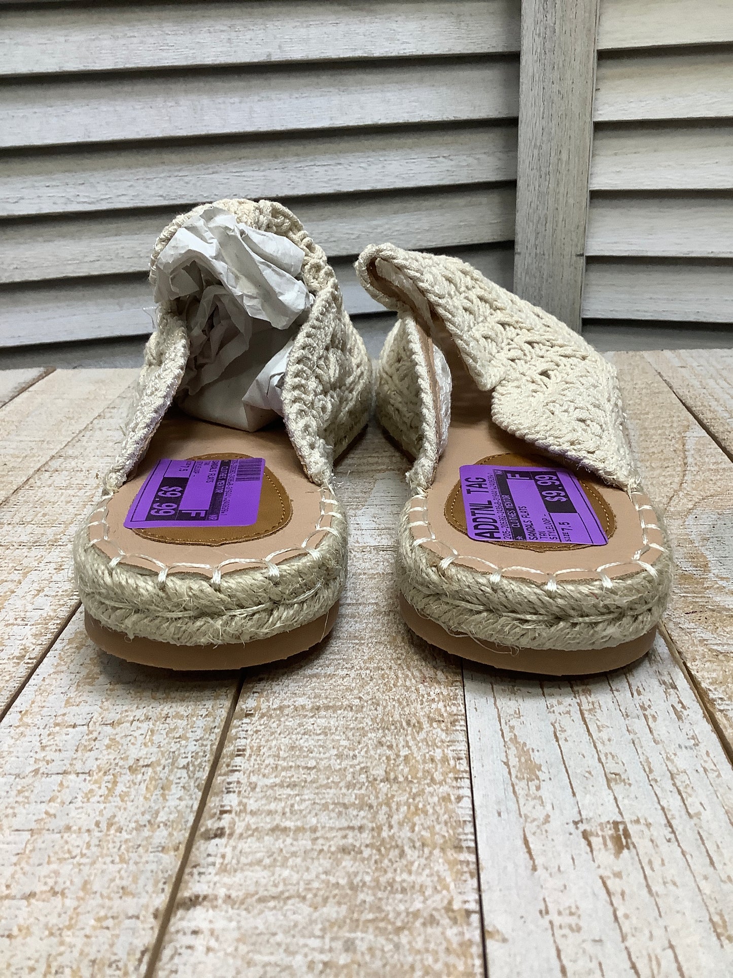 Tan Sandals Flats Clothes Mentor, Size 7.5