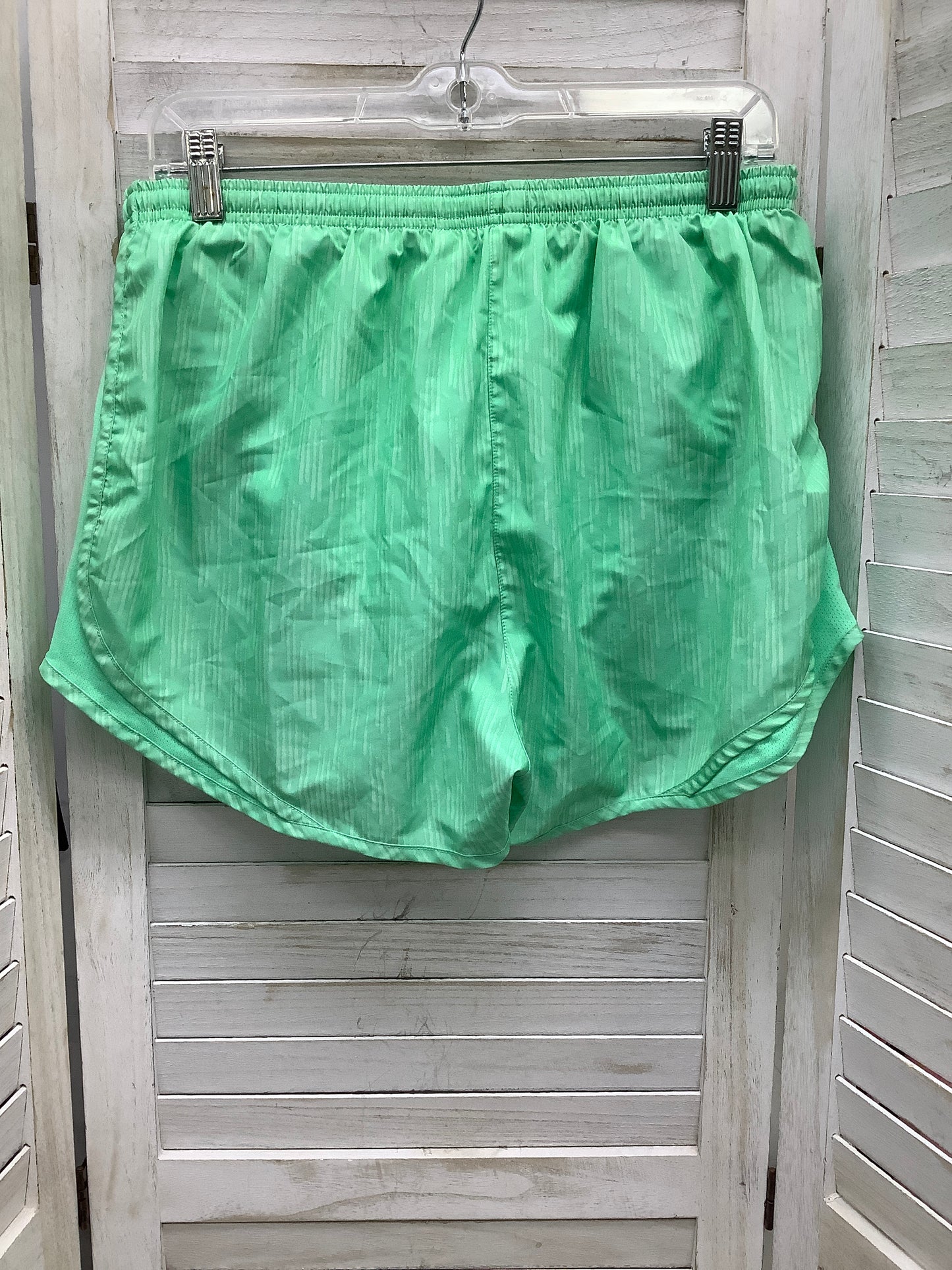 Green Athletic Shorts Nike, Size L