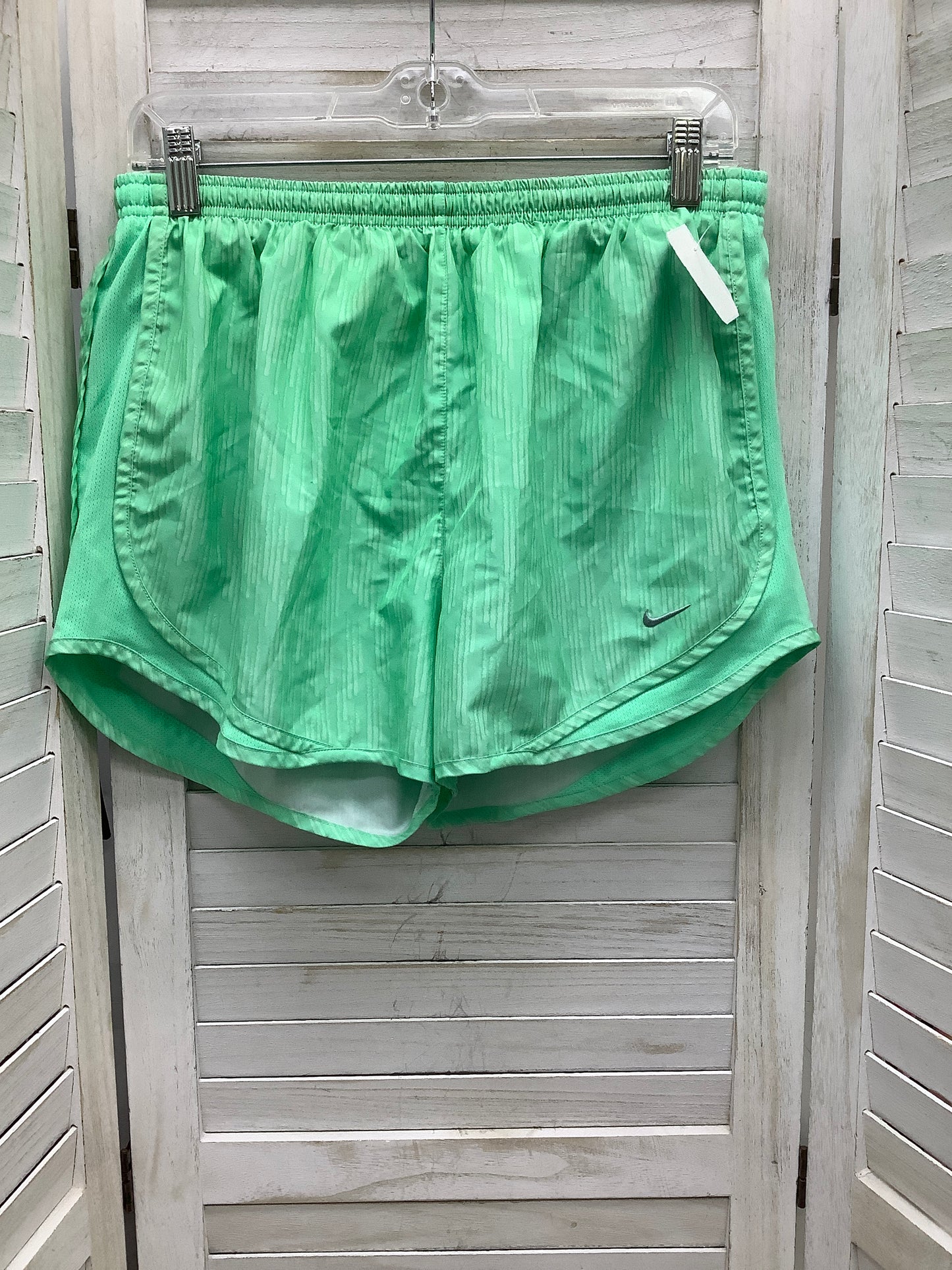 Green Athletic Shorts Nike, Size L