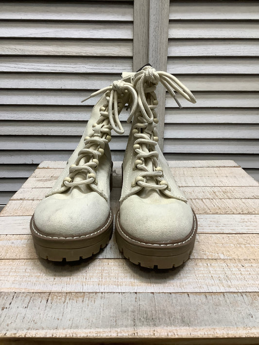 Cream Boots Combat Universal Thread, Size 8
