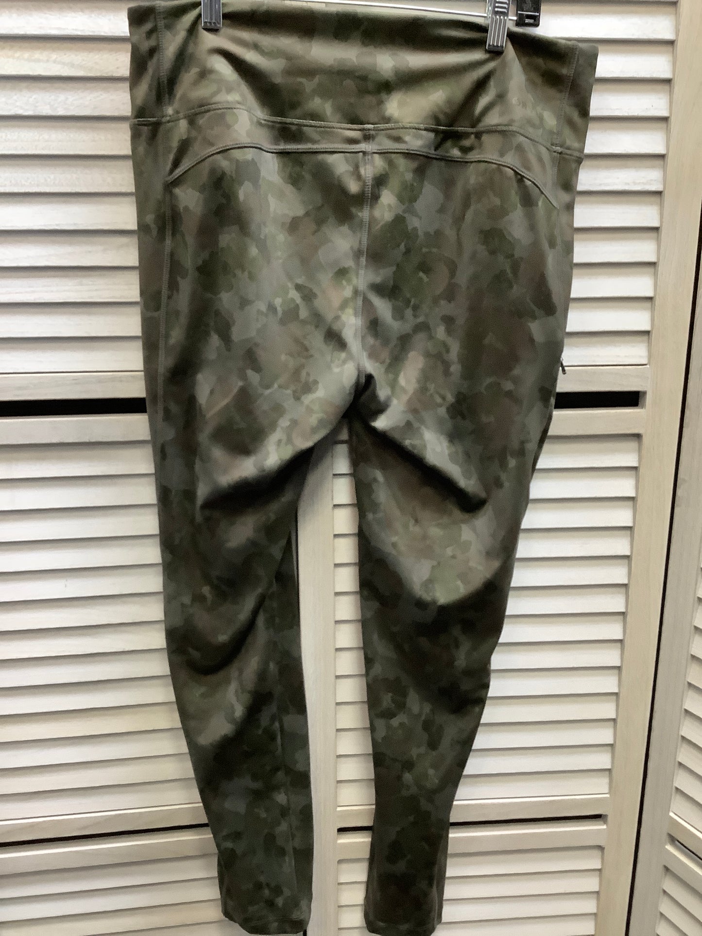 Athletic Leggings By Orvis In Camoflauge, Size: Medium